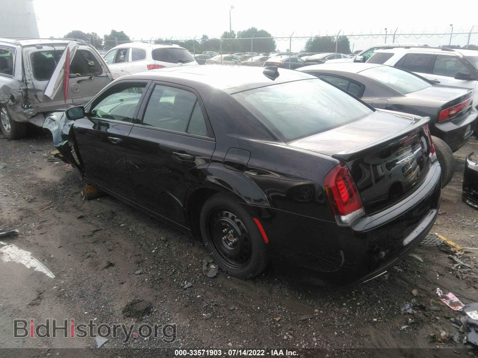 2019 CHRYSLER 300 - VIN: 2C3CCABT2KH618229 - Фото 3
