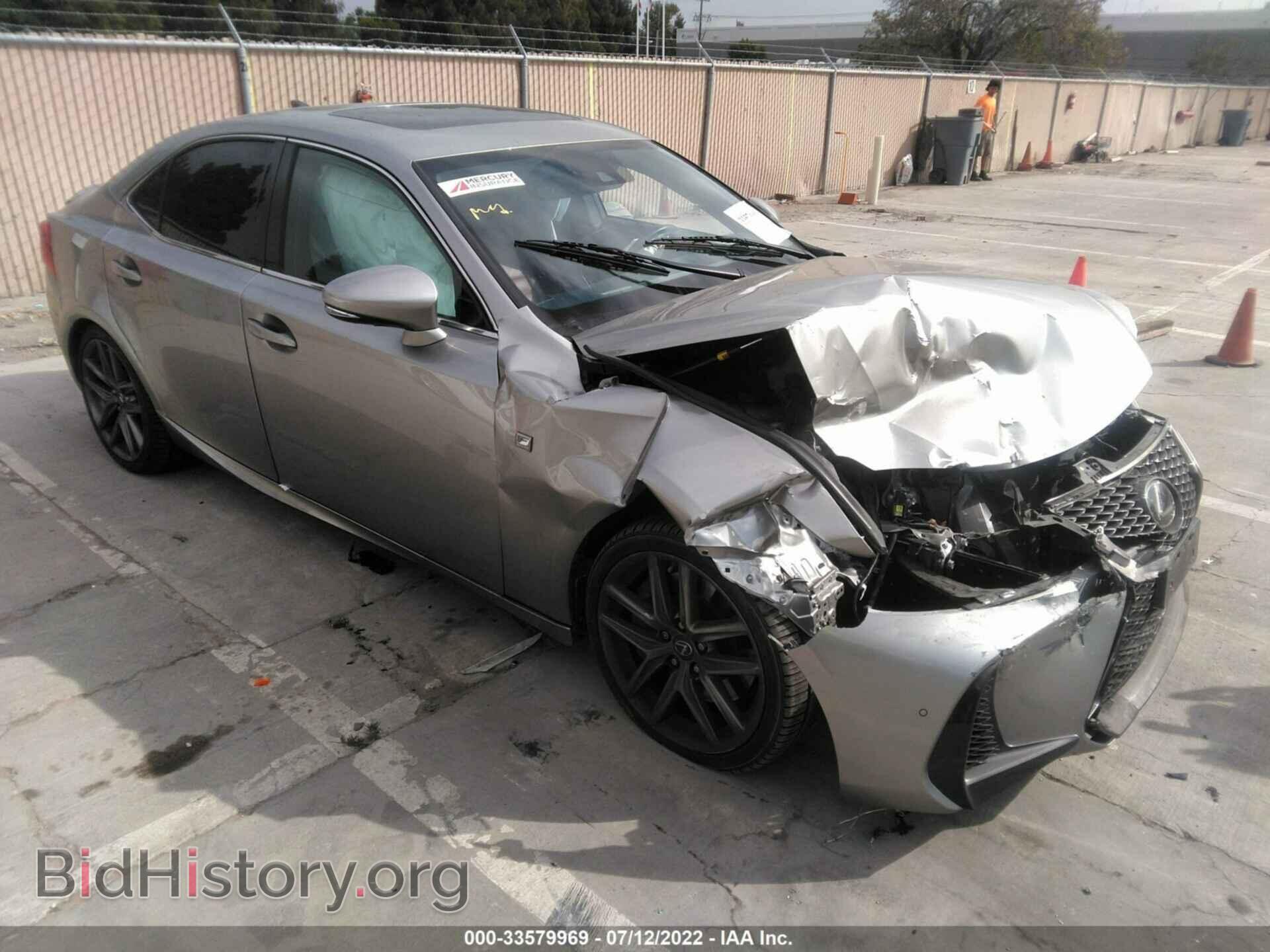 Photo JTHBA1D21J5063120 - LEXUS IS 2018
