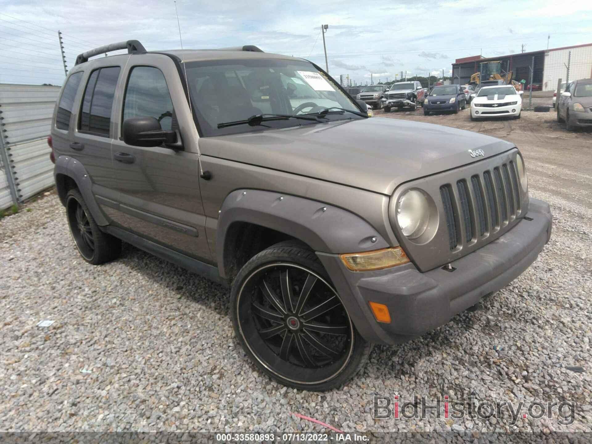 Photo 1J4GK38K66W168886 - JEEP LIBERTY 2006