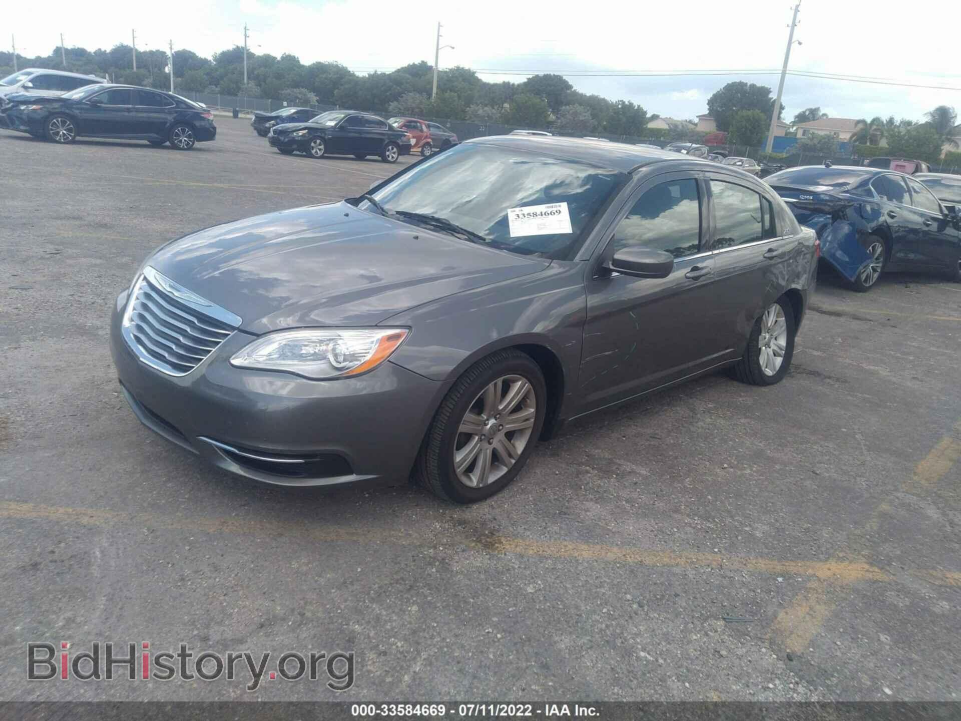2013 CHRYSLER 200 - VIN: 1C3CCBAB2DN671215 - Photo 2