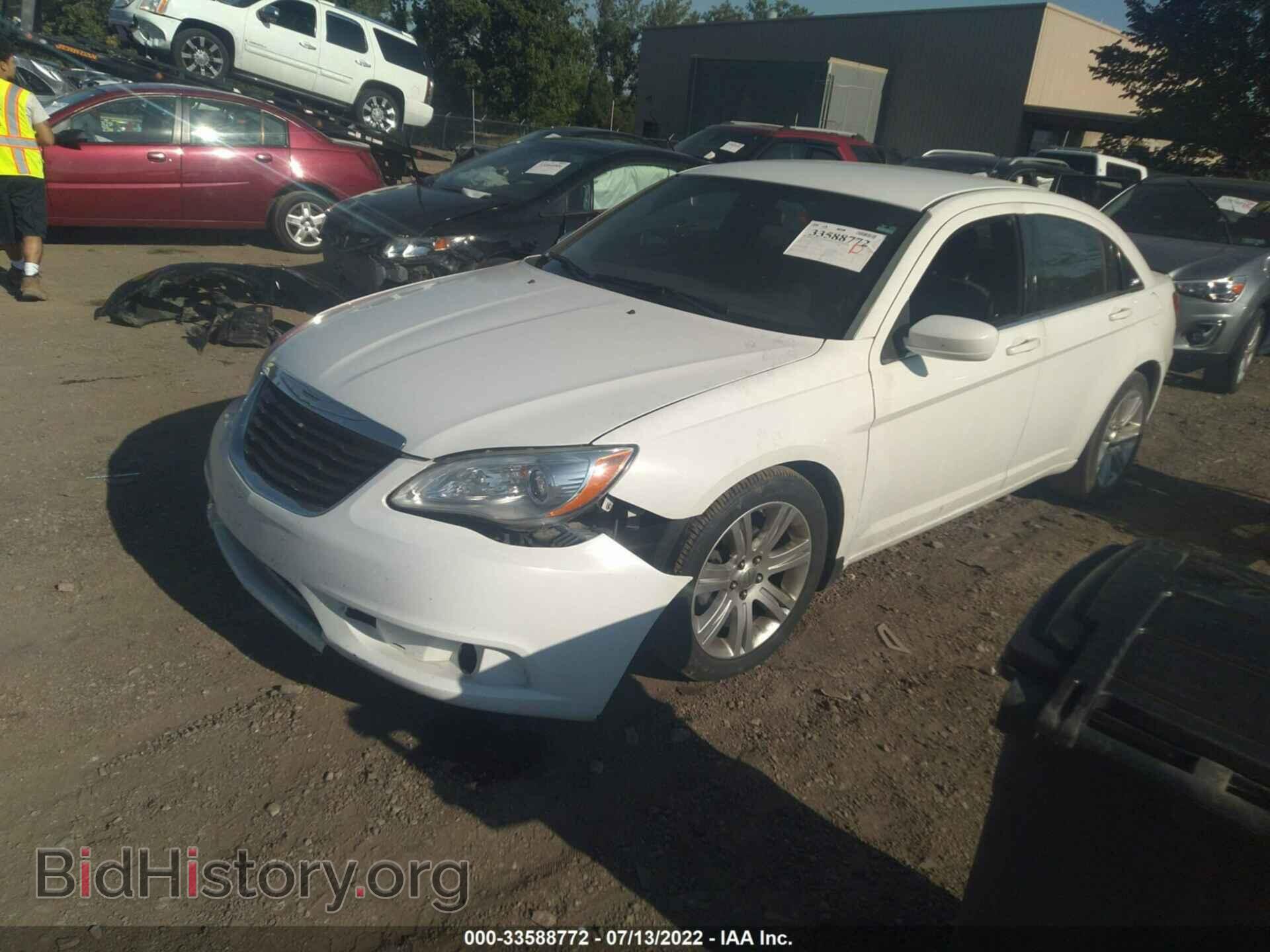 2012 CHRYSLER 200 - VIN: 1C3CCBBB1CN180647 - Фото 2