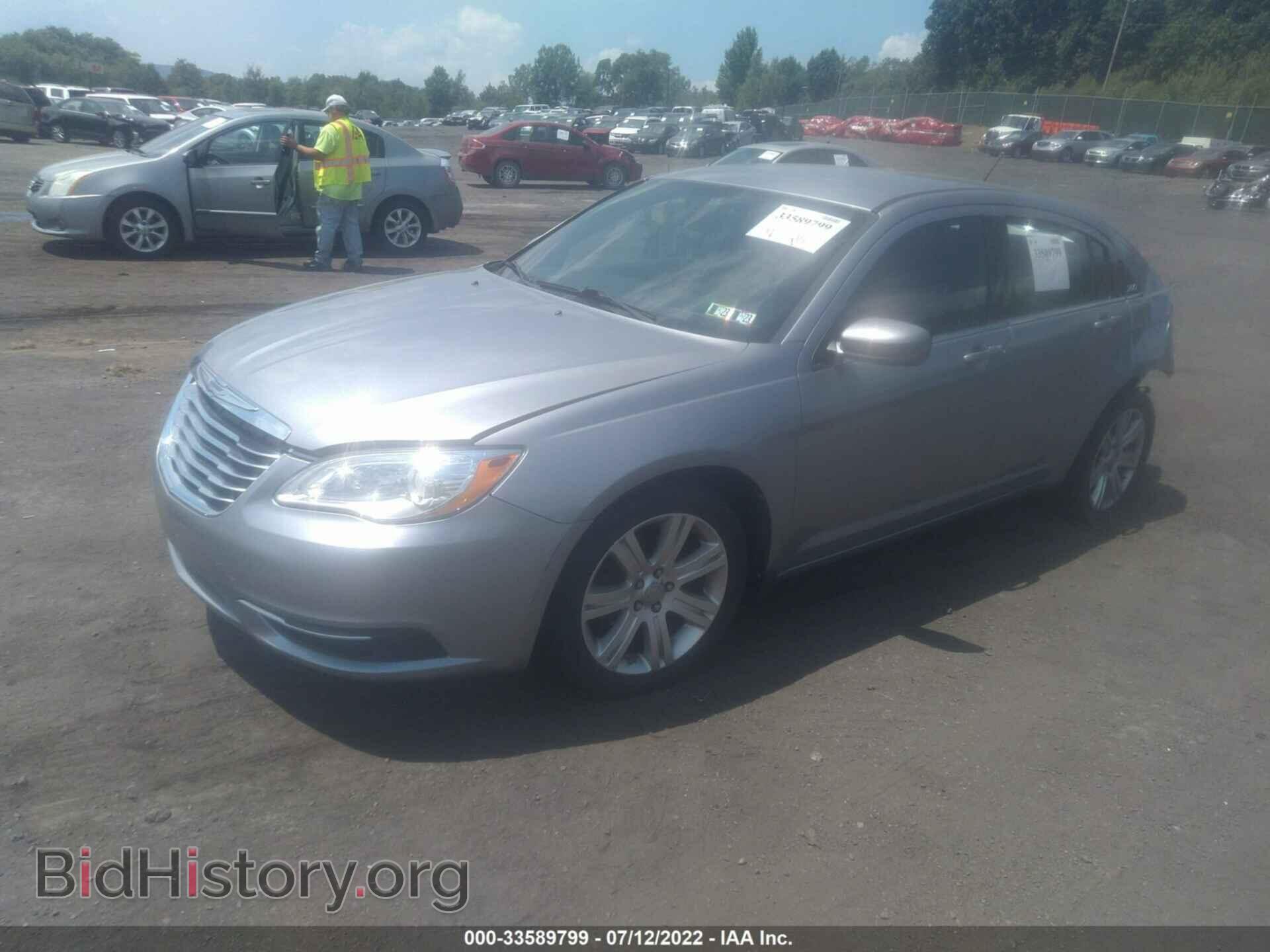 2013 CHRYSLER 200 - VIN: 1C3CCBBB9DN735779 - Фото 2