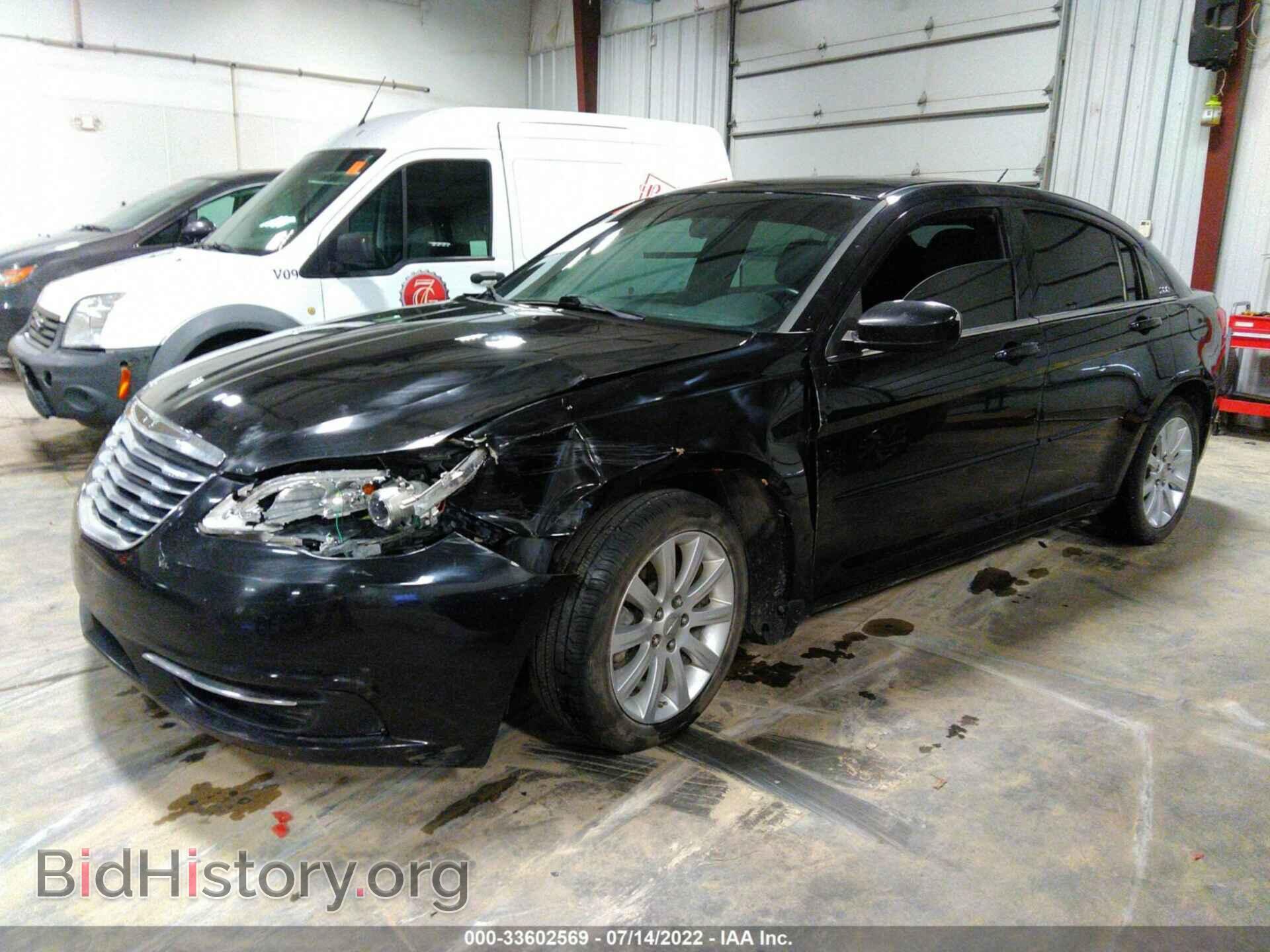 2011 CHRYSLER 200 - VIN: 1C3BC1FG5BN568295 - Фото 2