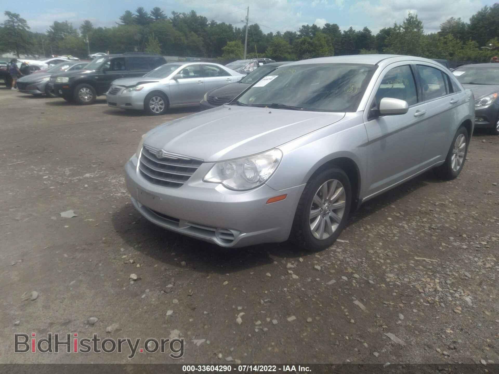 2010 CHRYSLER SEBRING - VIN: 1C3CC5FB3AN177712 - Фото 2