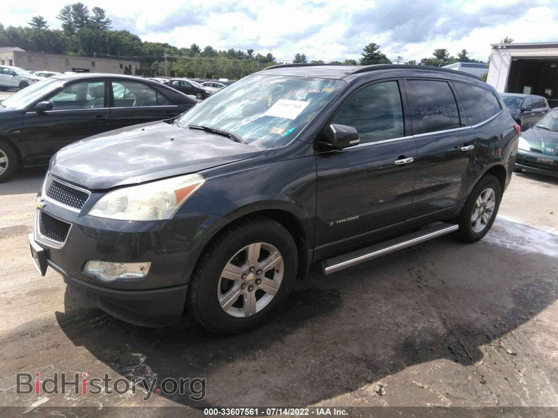 2009 CHEVROLET TRAVERSE - VIN: 1GNEV23DX9S105252 - Фото 2