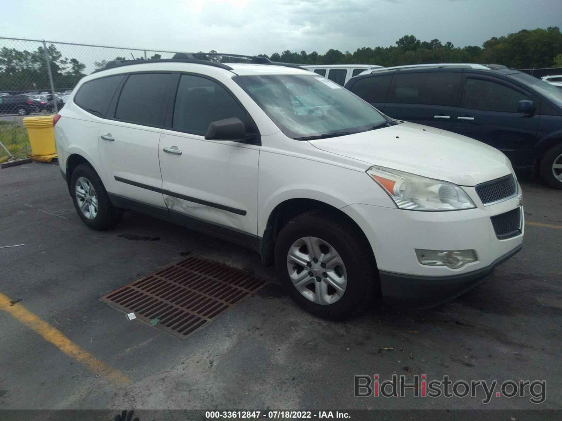 Photo 1GNKRFEDXCJ247593 - CHEVROLET TRAVERSE 2012