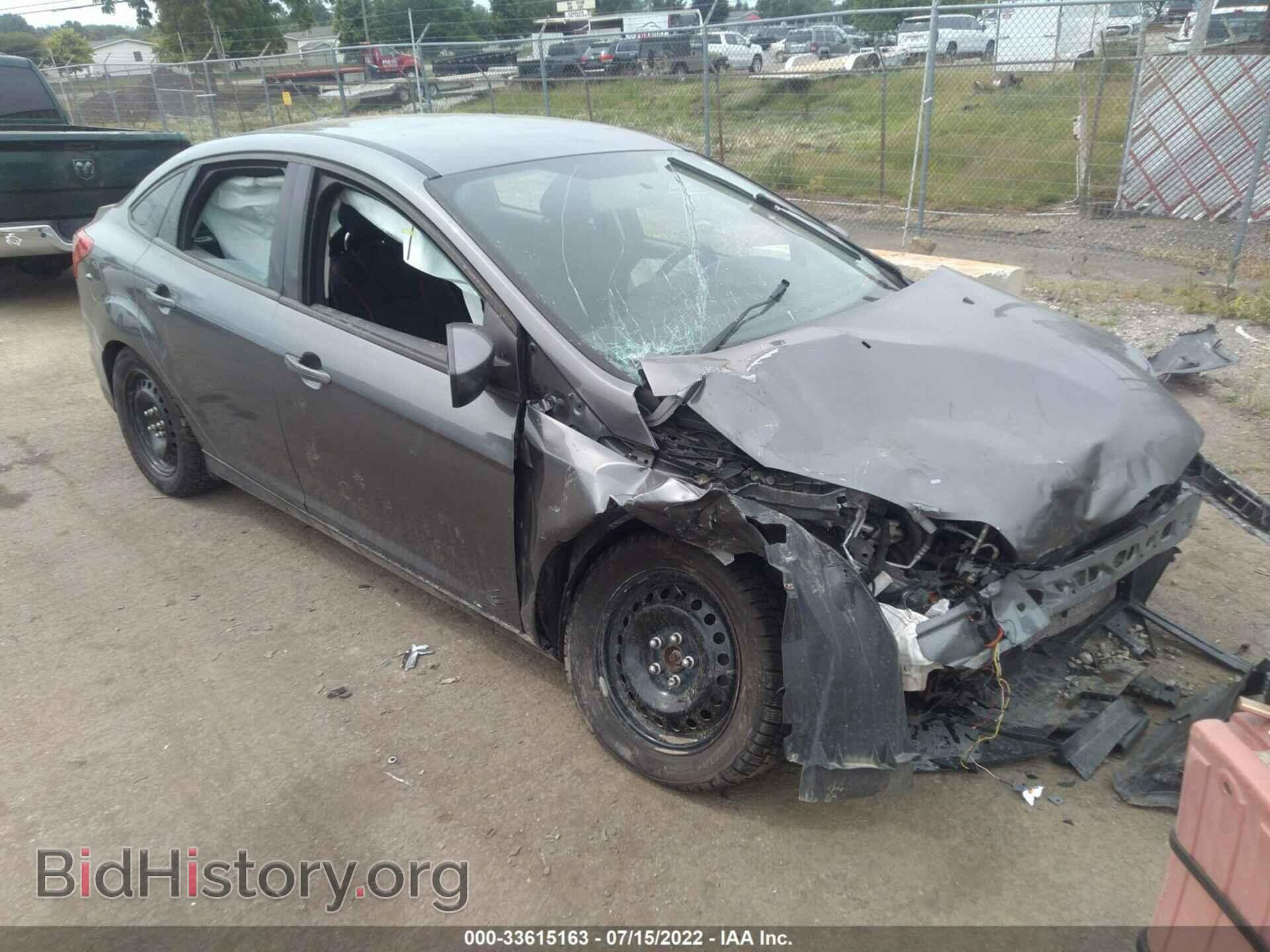 Photo 1FAHP3F23CL105567 - FORD FOCUS 2012