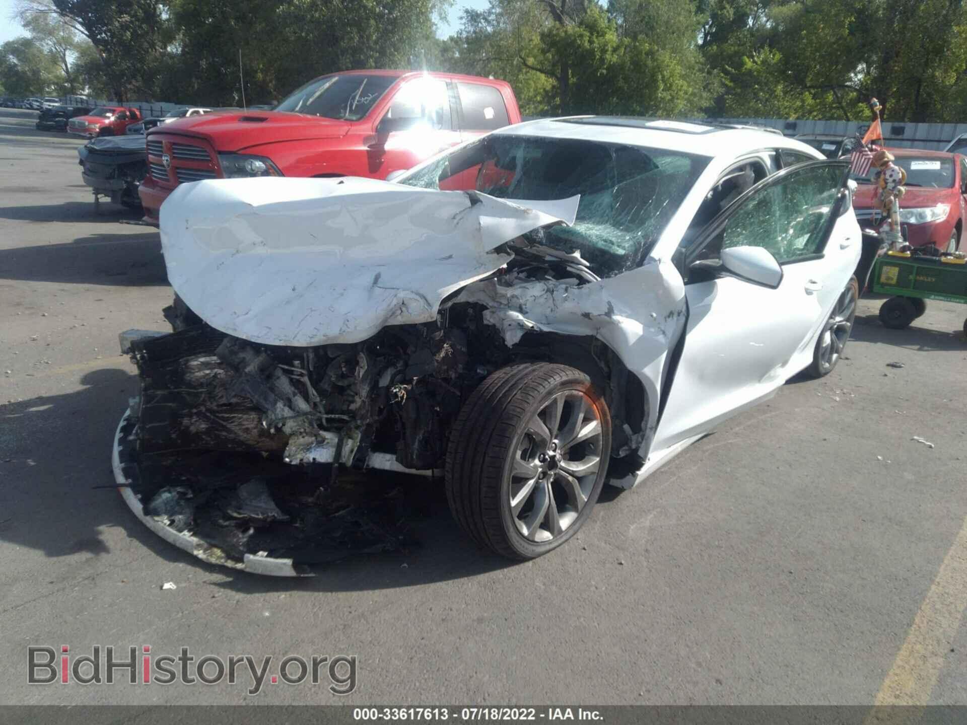 2015 CHRYSLER 200 - VIN: 1C3CCCBB2FN747863 - Фото 2