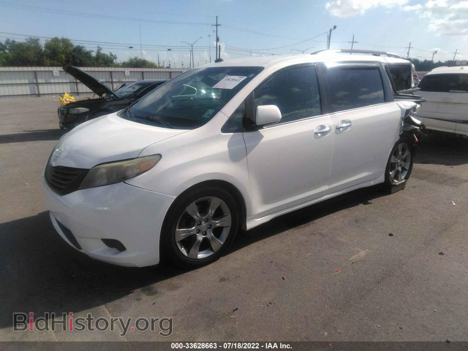 2013 TOYOTA SIENNA - VIN: 5TDXK3DC8DS286312 - Фото 2