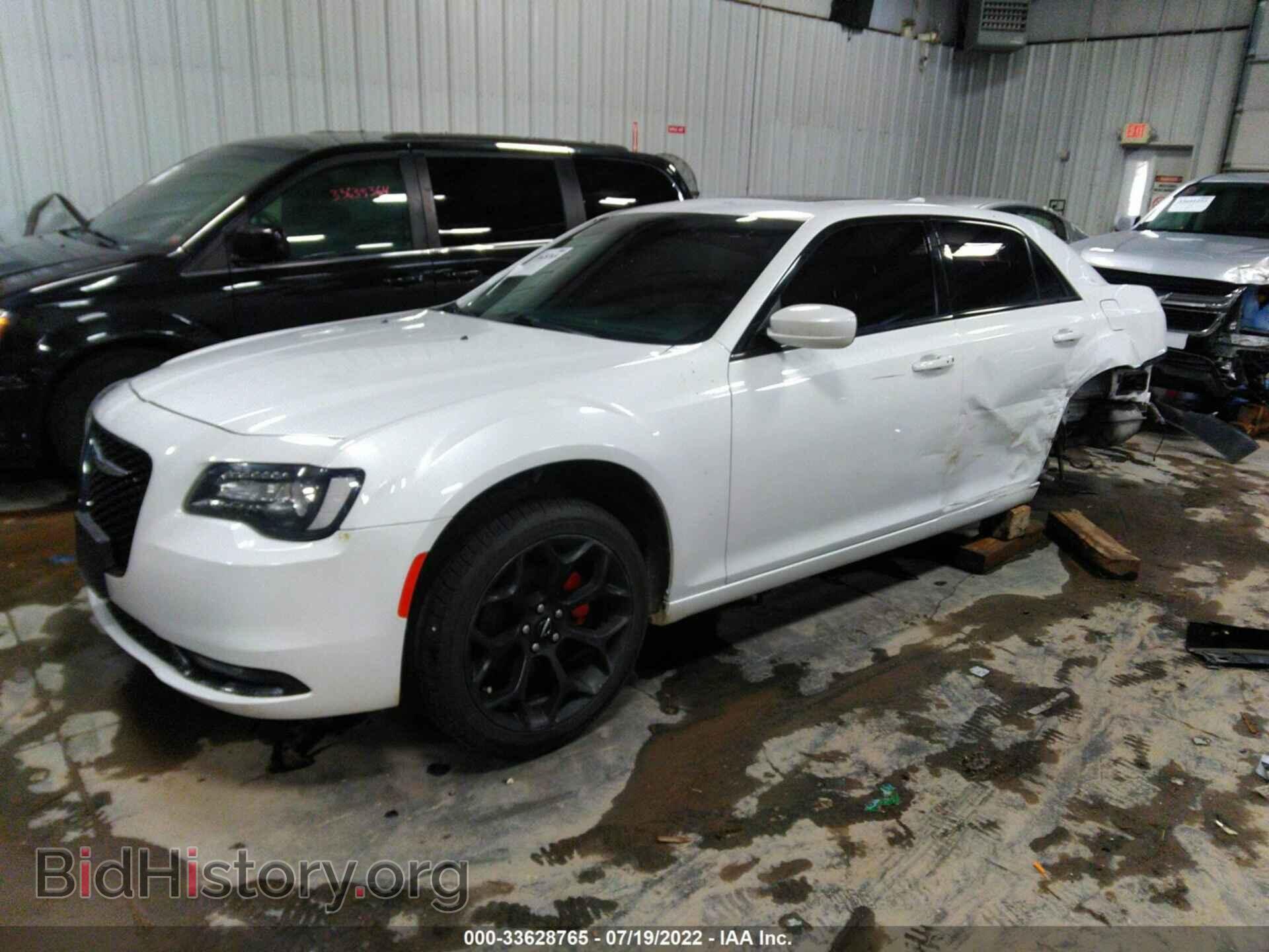 2015 CHRYSLER 300 - VIN: 2C3CCABG4FH766729 - Фото 2