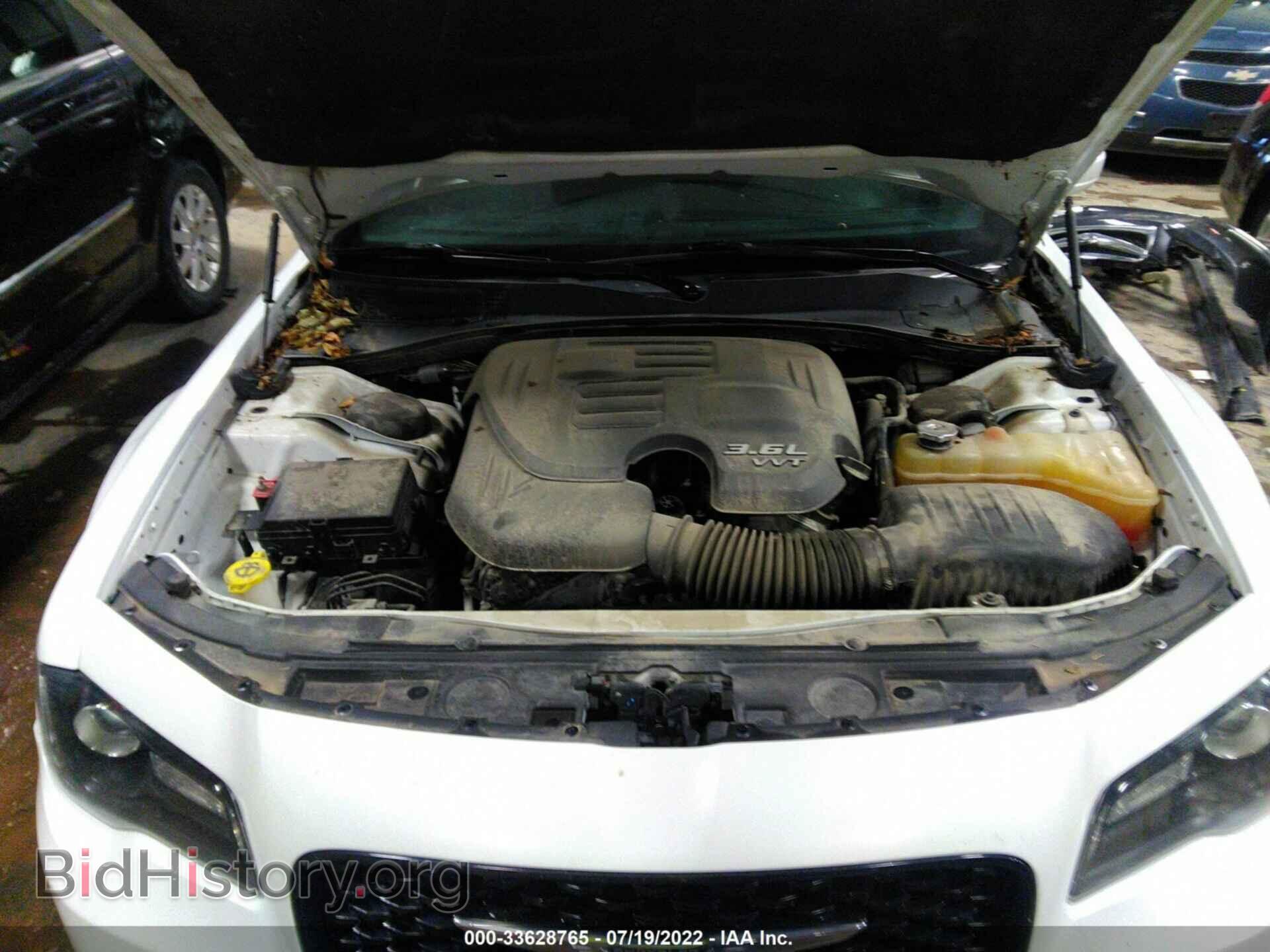 2015 CHRYSLER 300 - VIN: 2C3CCABG4FH766729 - Фото 10