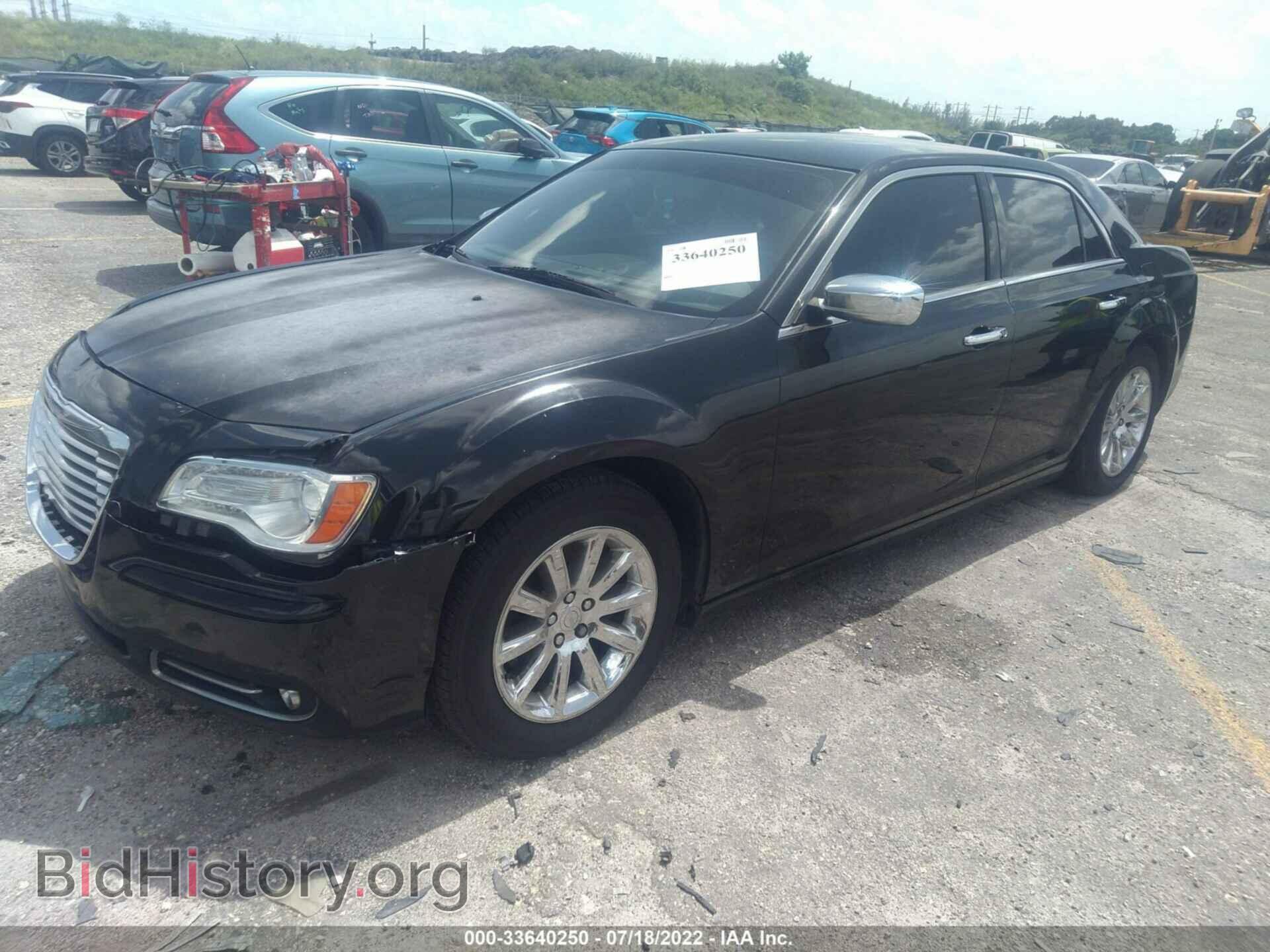 2013 CHRYSLER 300 - VIN: 2C3CCAET3DH518512 - Фото 2
