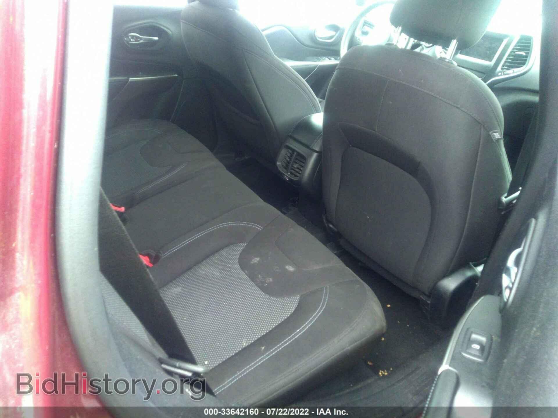 2019 JEEP CHEROKEE - VIN: 1C4PJLCB3KD416761 - Фото 8