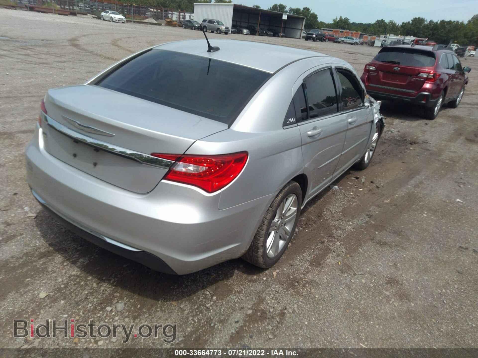 2012 CHRYSLER 200 - VIN: 1C3CCBAG0CN235795 - Фото 4