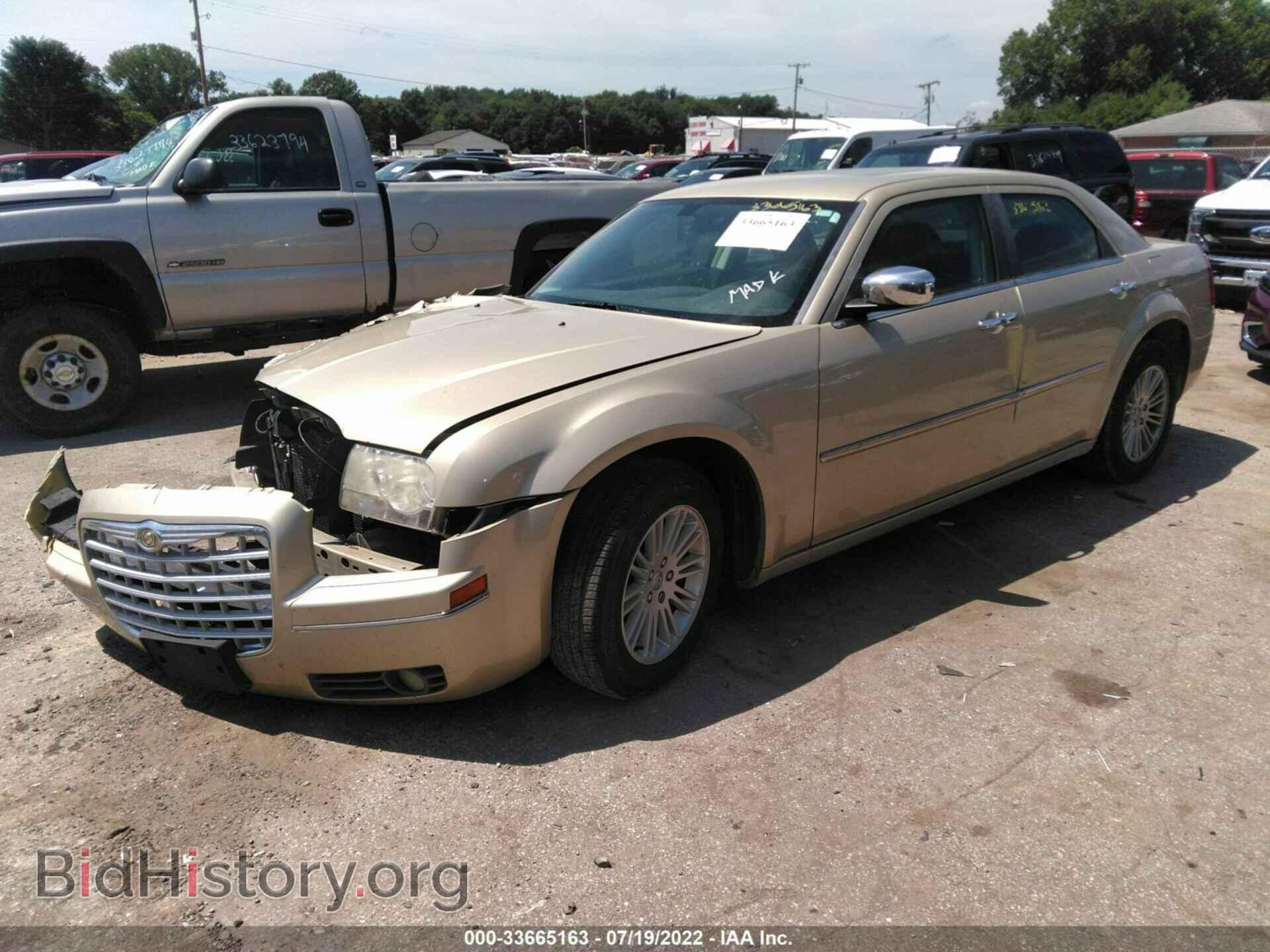 2010 CHRYSLER 300 - VIN: 2C3CA5CV7AH161994 - Фото 2