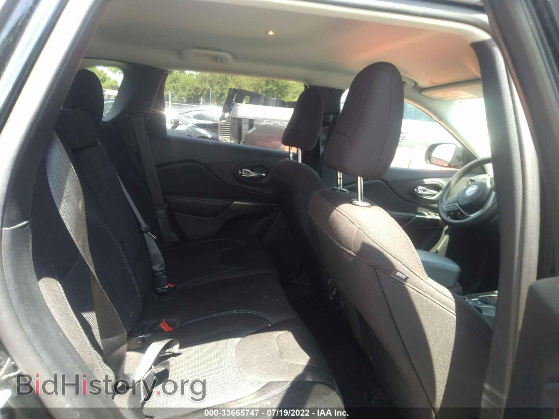2019 JEEP CHEROKEE - VIN: 1C4PJLCB7KD290503 - Фото 8