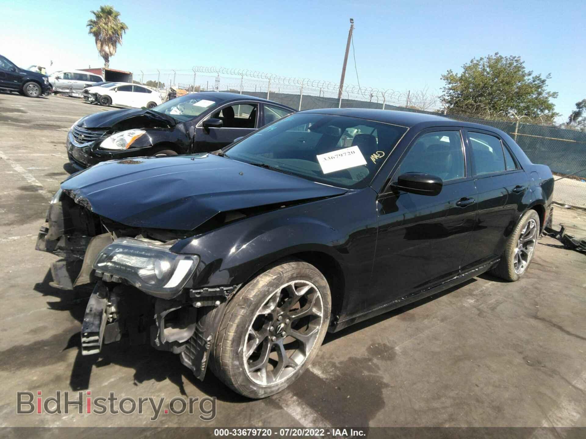 2017 CHRYSLER 300 - VIN: 2C3CCABG6HH570682 - Фото 2
