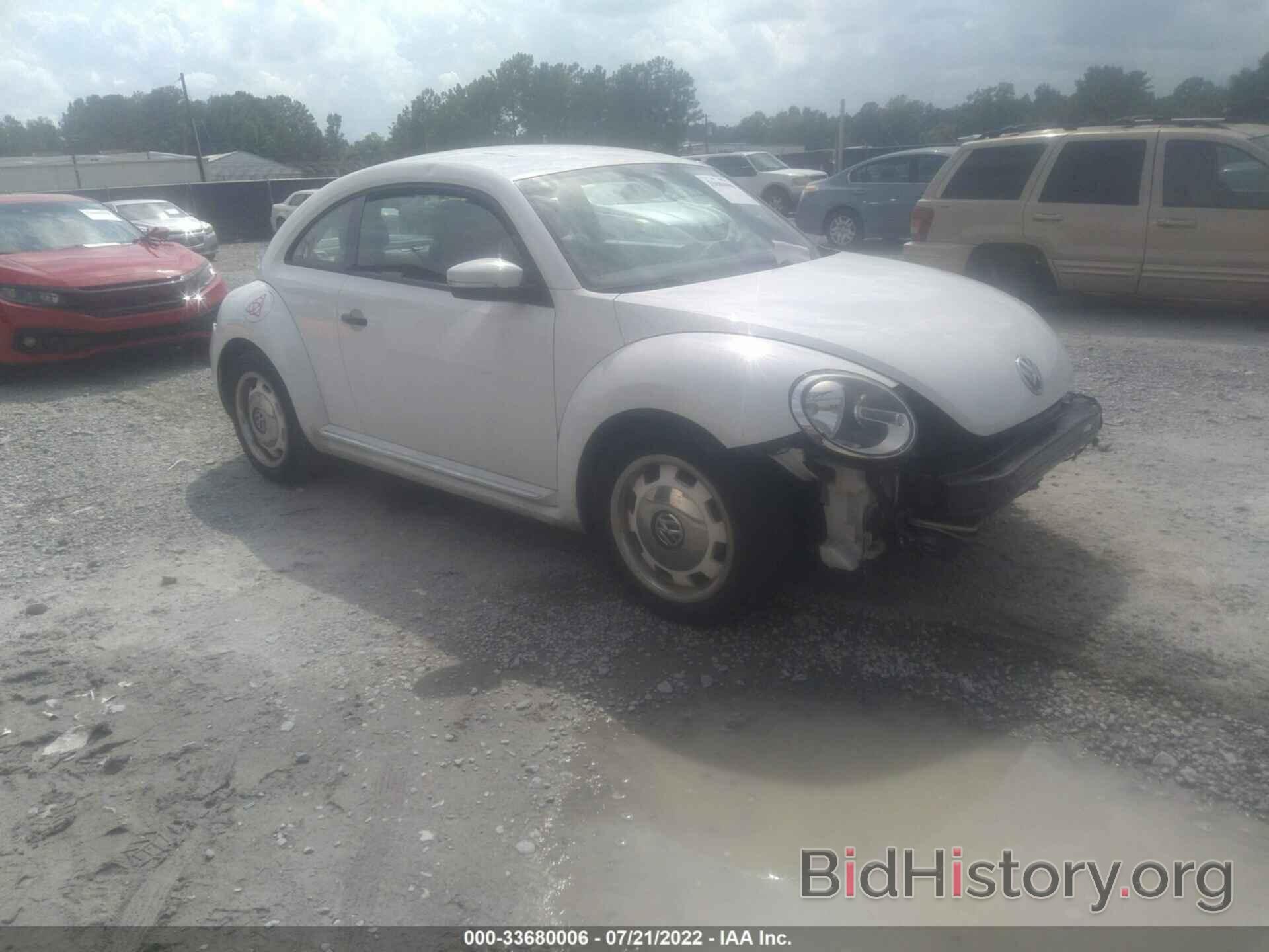 Photo 3VWF17AT1FM611103 - VOLKSWAGEN BEETLE COUPE 2015