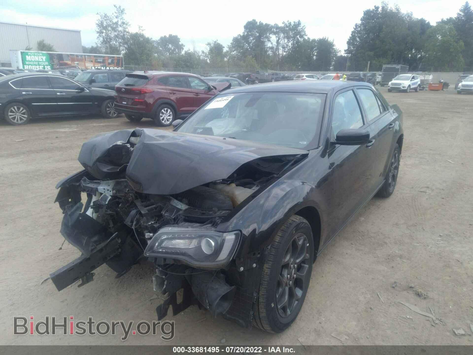 2019 CHRYSLER 300 - VIN: 2C3CCAGG5KH517469 - Фото 2