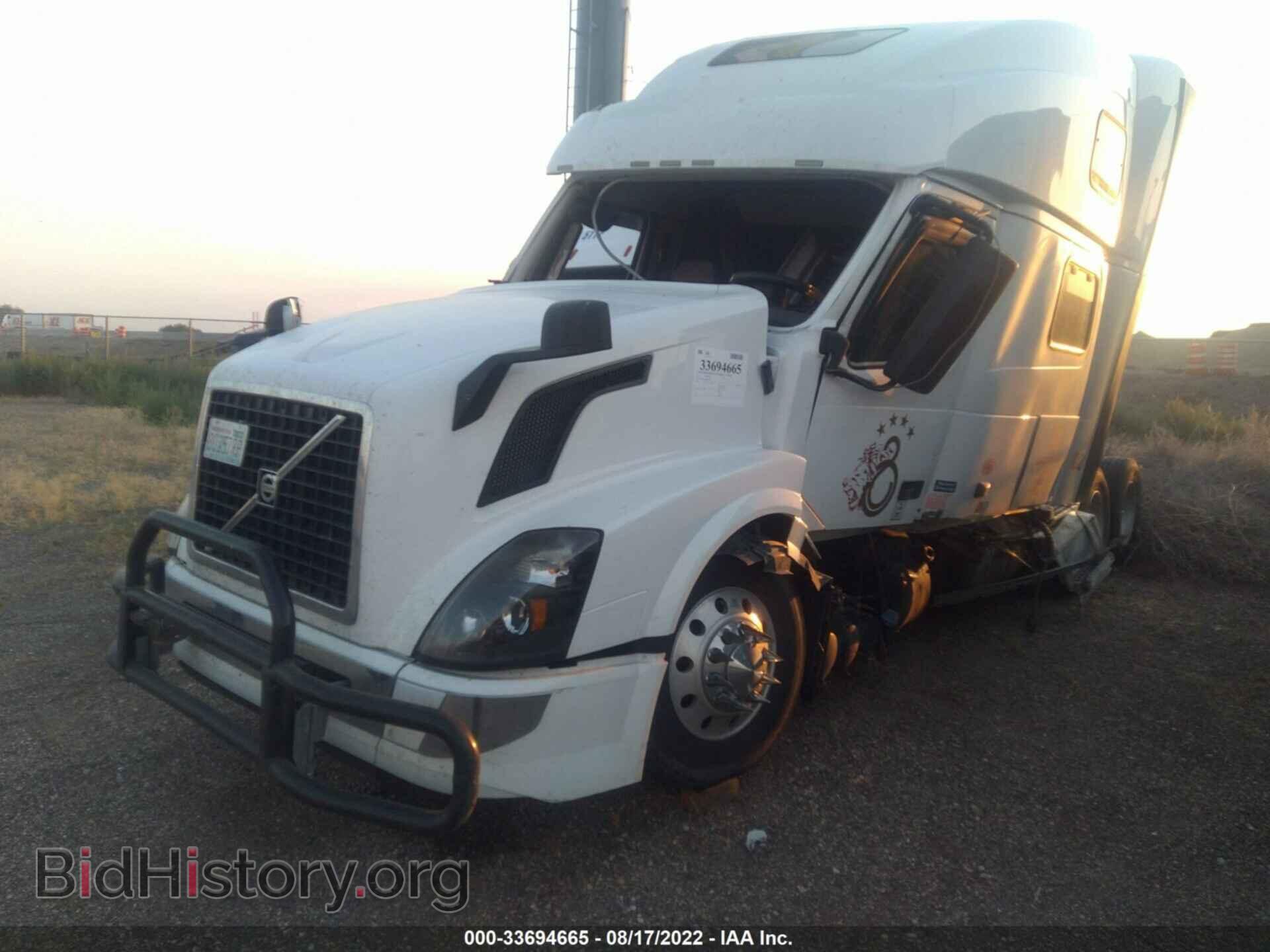 2017 VOLVO VN - VIN: 4V4NC9EH7HN961715 - Фото 2