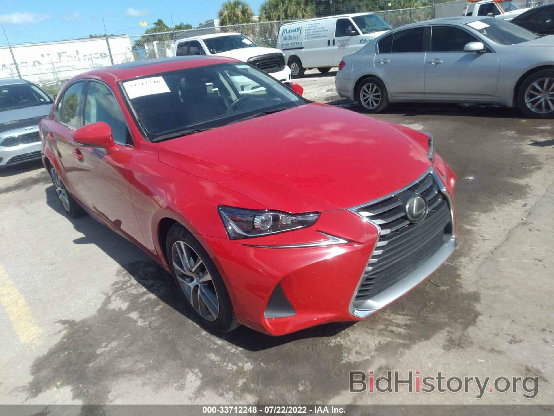 Photo JTHBA1D27J5063882 - LEXUS IS 2018