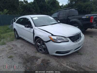 2013 Chrysler 200 LX, белый — VIN 1C3CCBAB0DN686442, IAAI