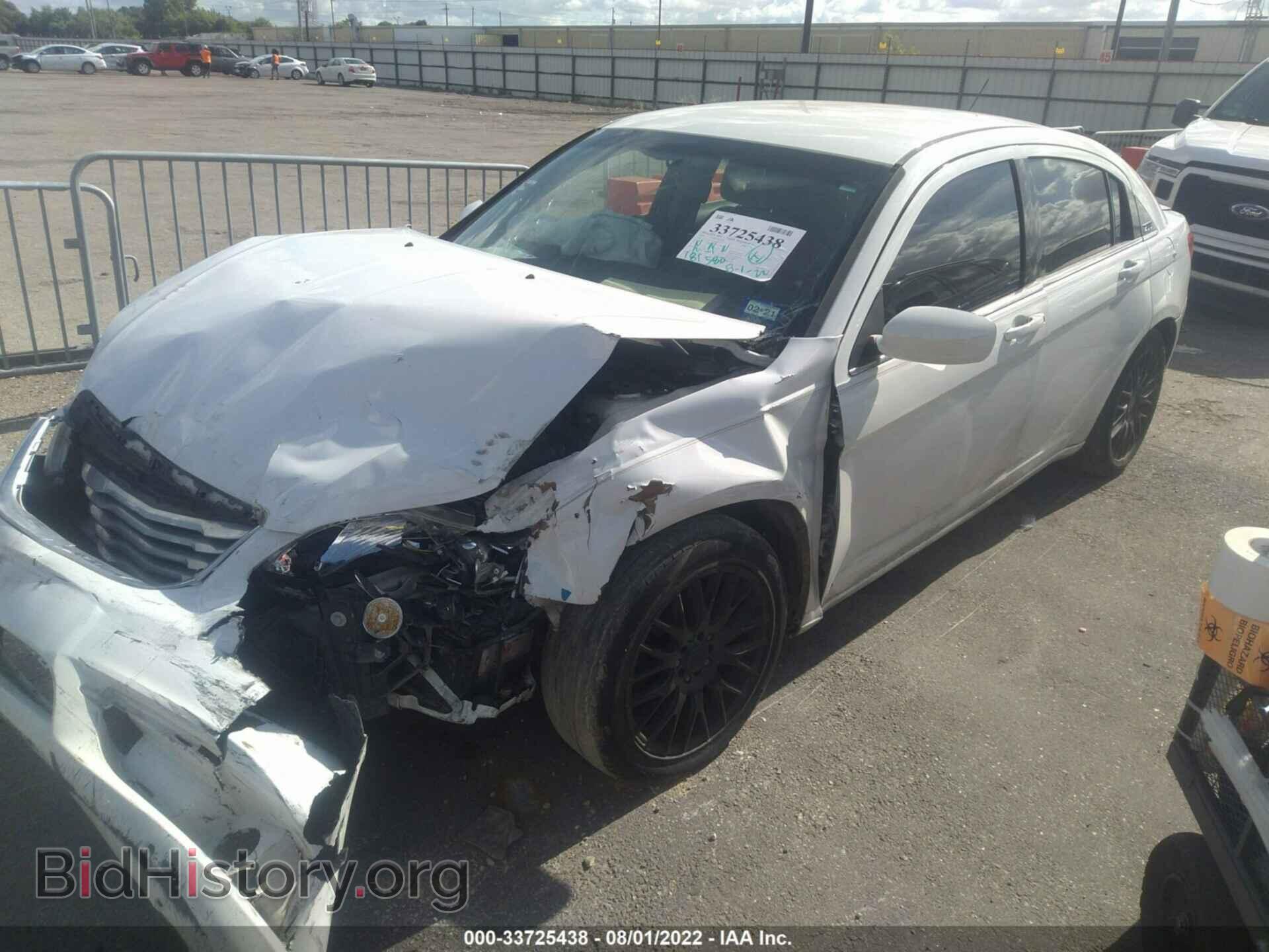 2013 CHRYSLER 200 - VIN: 1C3CCBAG2DN627341 - Photo 2