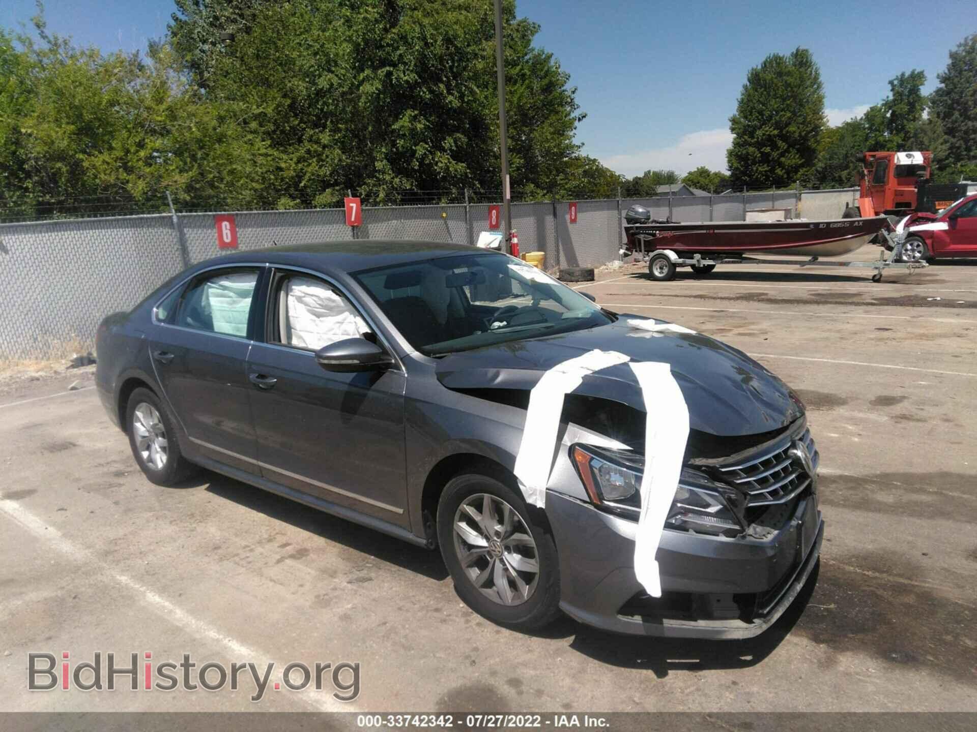 Photo 1VWAT7A36HC078660 - VOLKSWAGEN PASSAT 2017