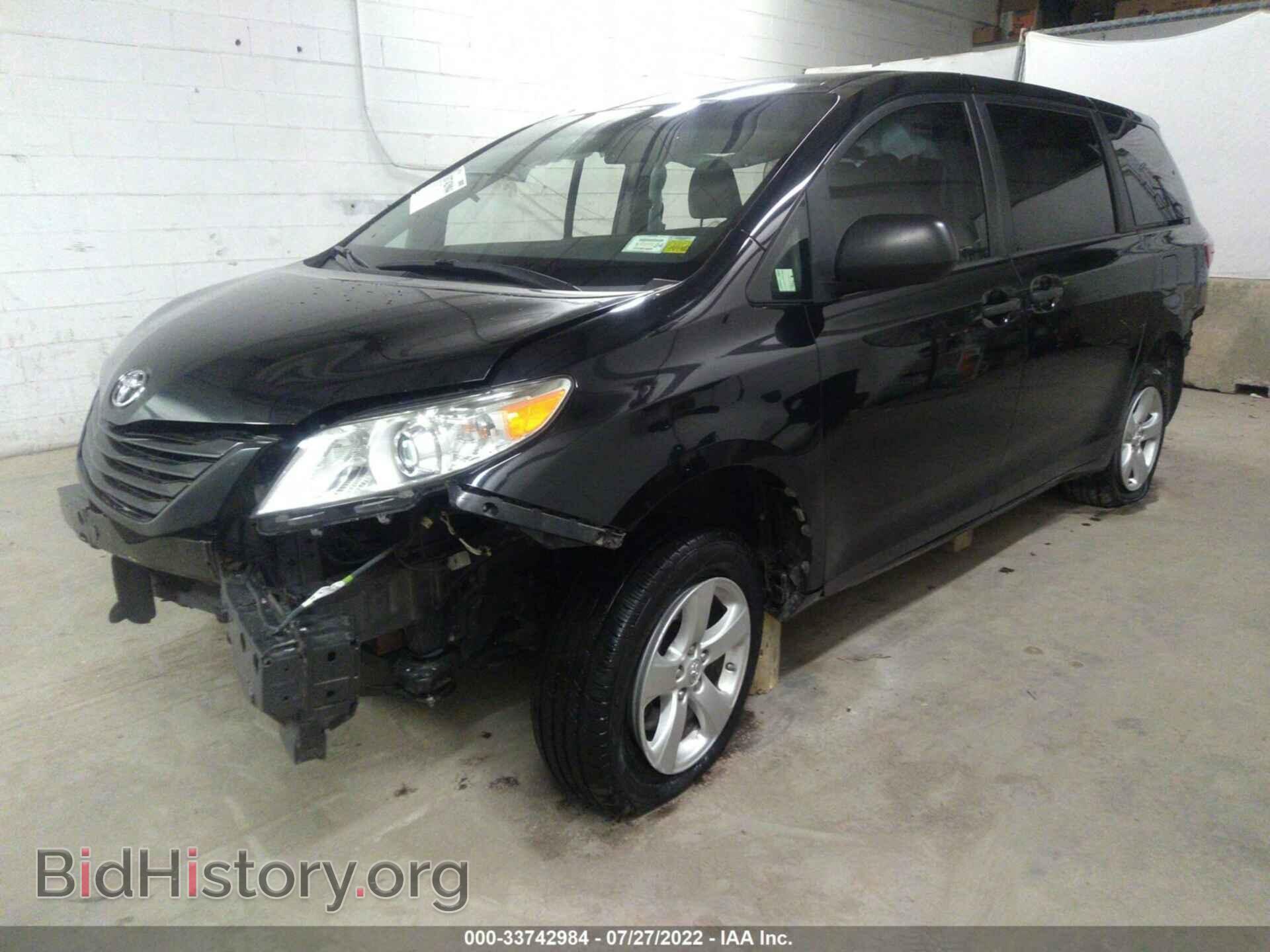 2017 TOYOTA SIENNA - VIN: 5TDZZ3DC2HS879786 - Фото 2