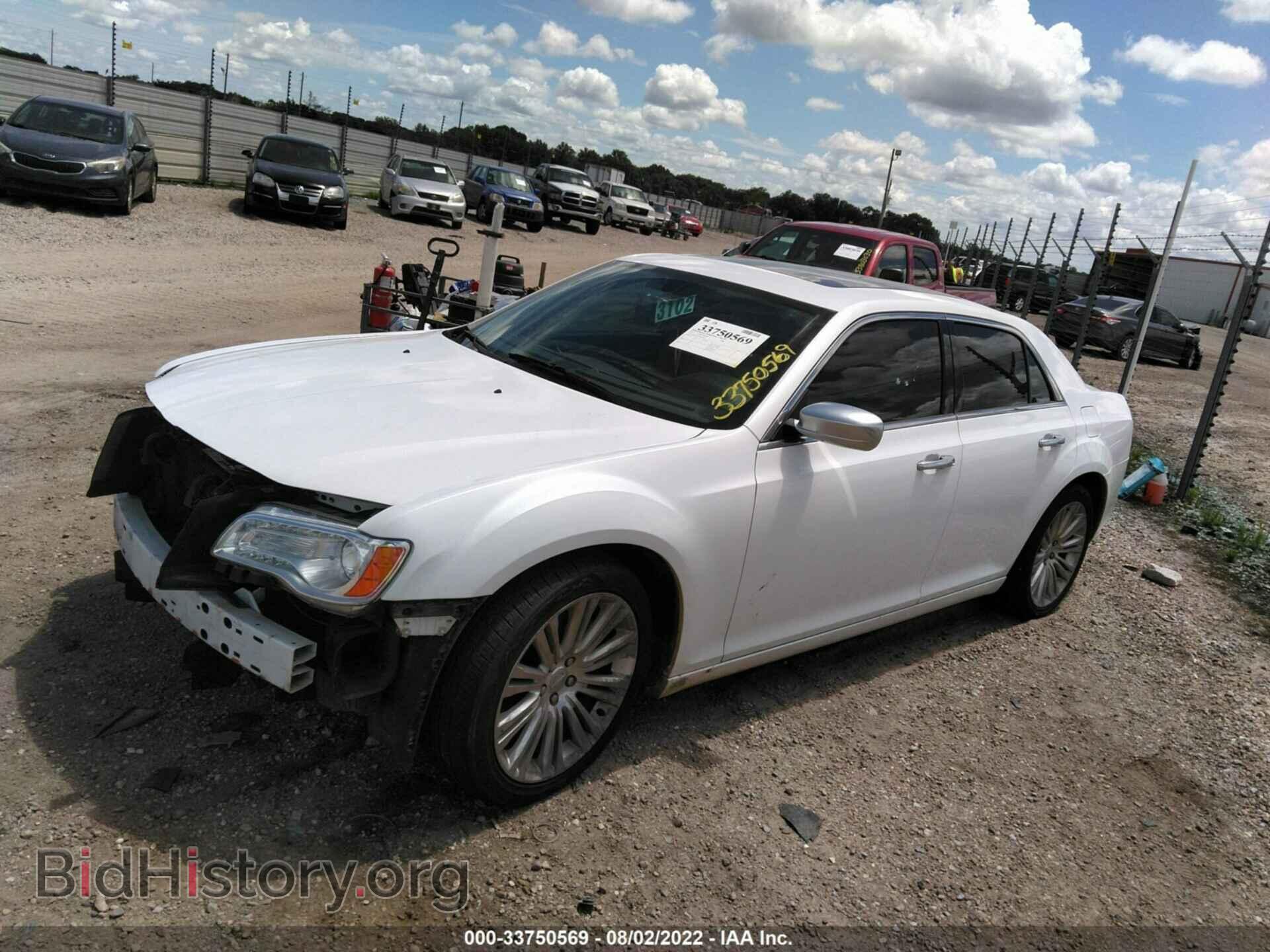 2013 CHRYSLER 300 - VIN: 2C3CCAPT5DH504527 - Фото 2