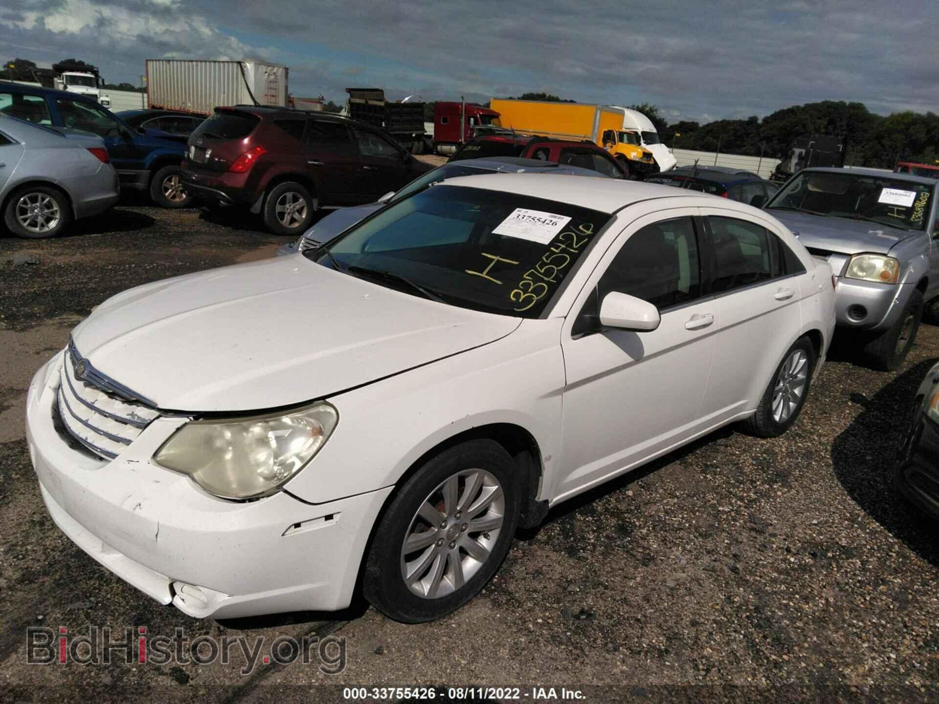 2010 CHRYSLER SEBRING - VIN: 1C3CC5FB3AN133693 - Фото 2
