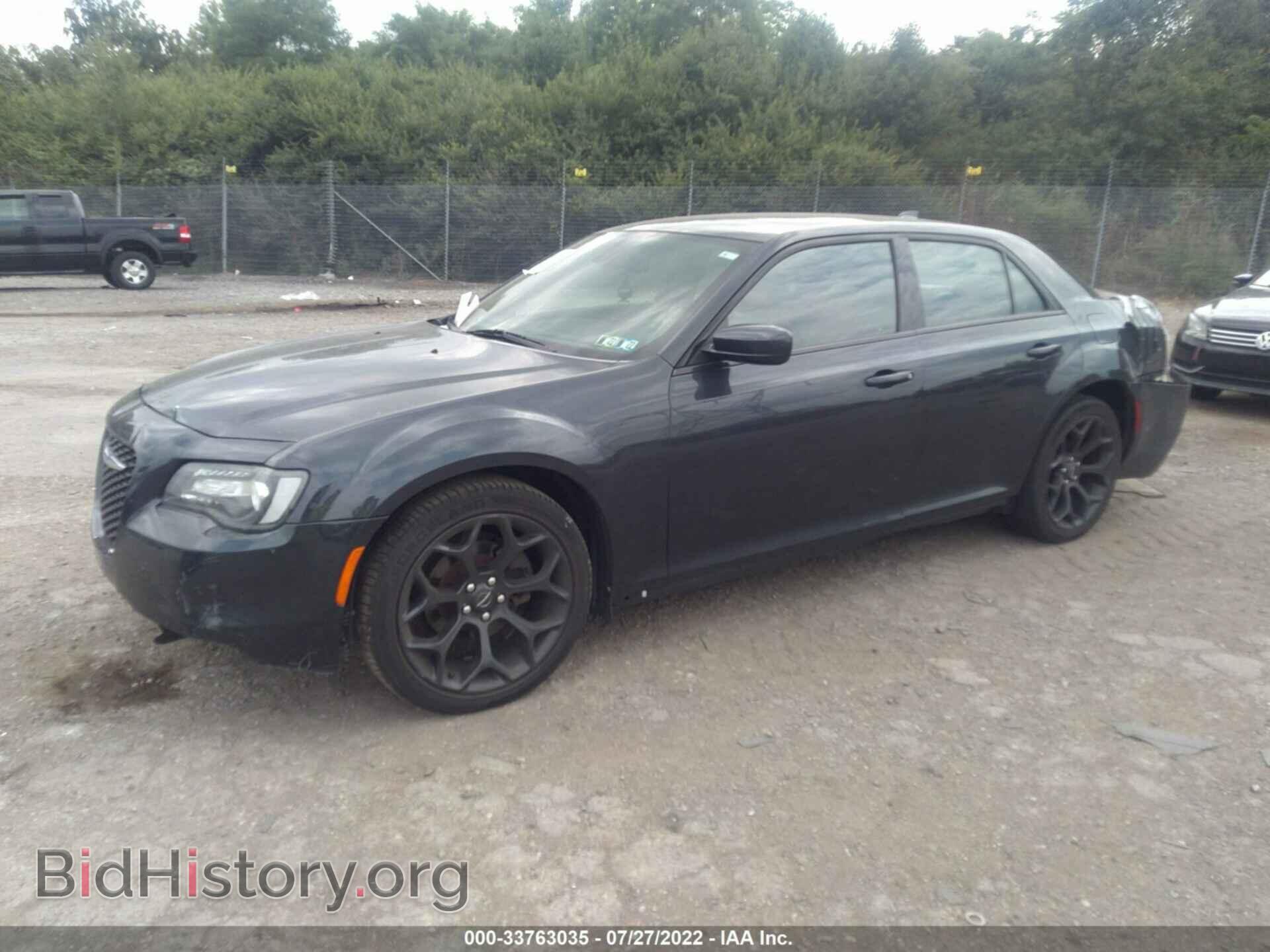 2019 CHRYSLER 300 - VIN: 2C3CCABG7KH516427 - Фото 2