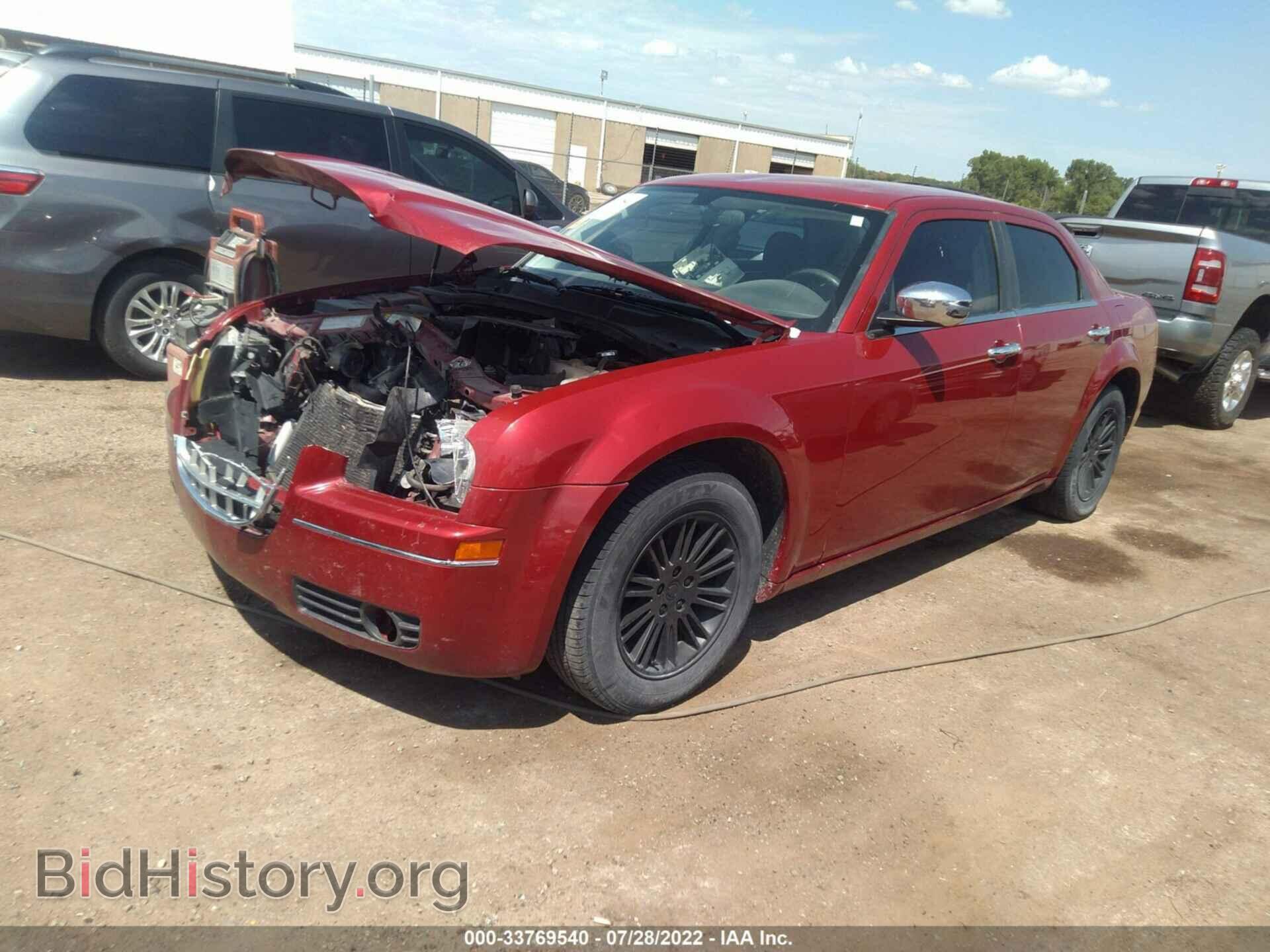 2010 CHRYSLER 300 - VIN: 2C3CA4CD2AH106239 - Фото 2