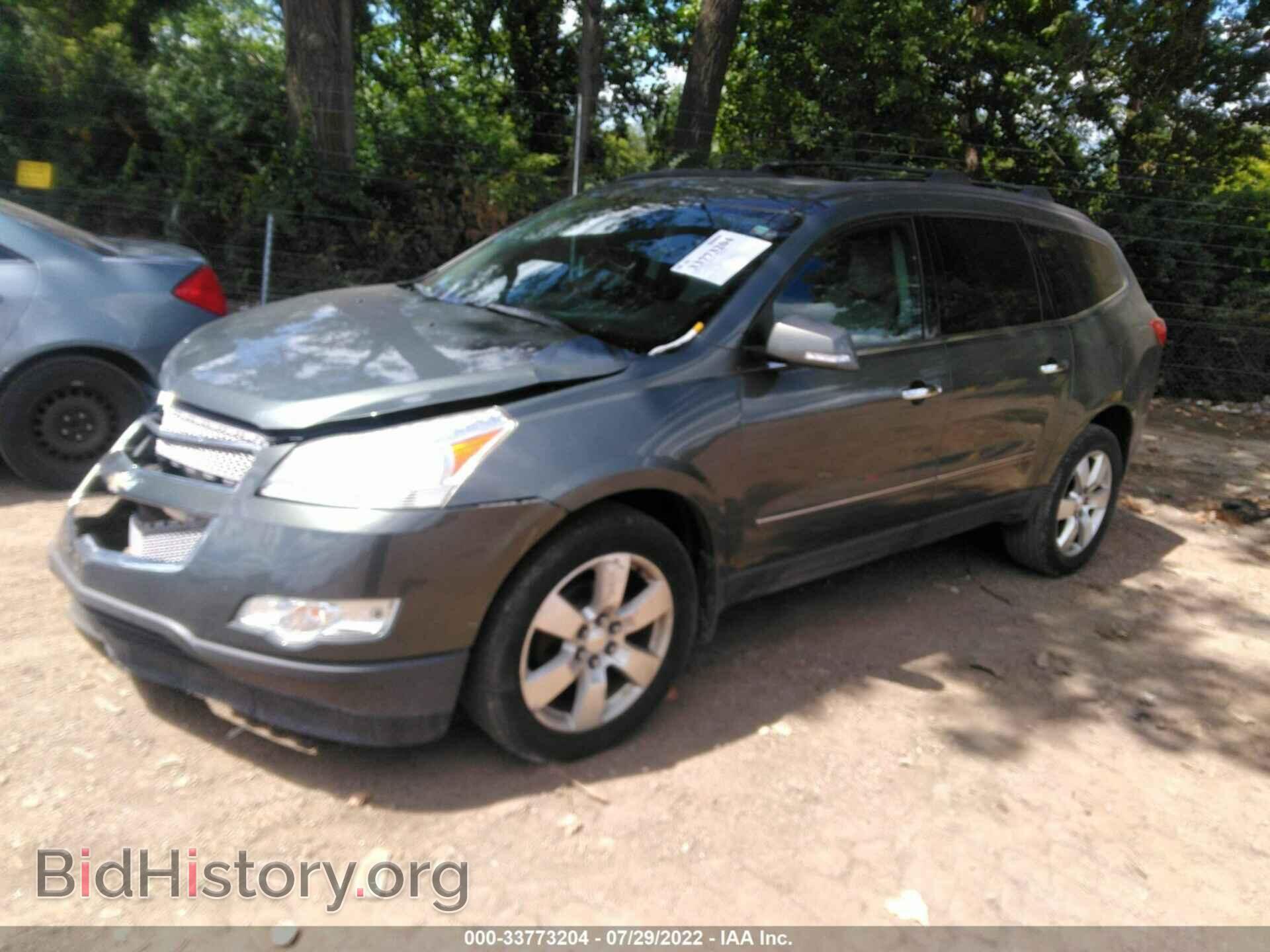 2011 CHEVROLET TRAVERSE - VIN: 1GNKRLED7BJ227900 - Фото 2