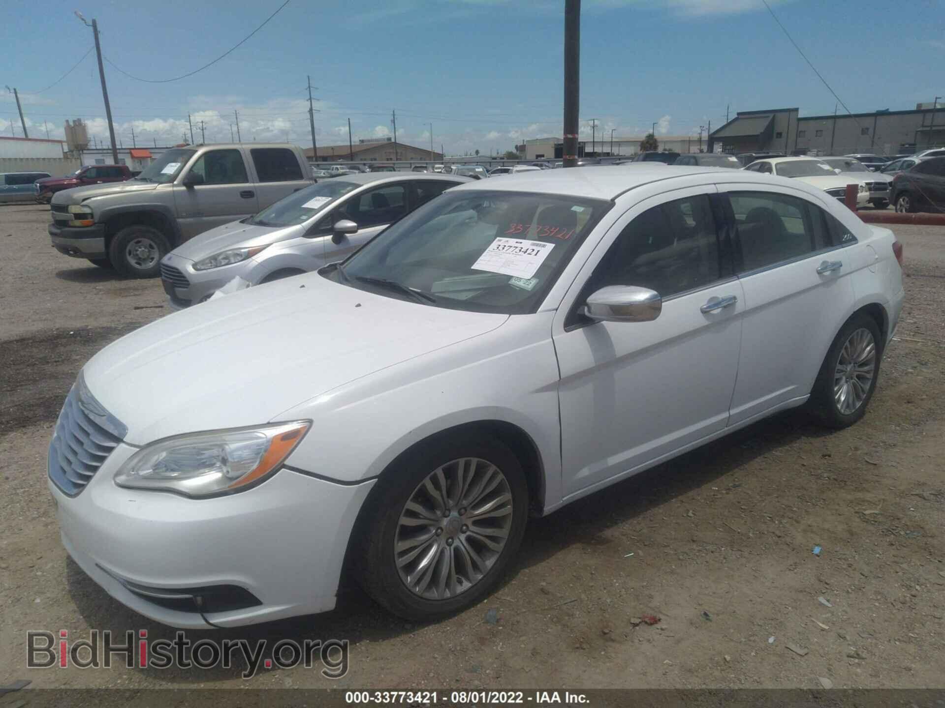 2011 CHRYSLER 200 - VIN: 1C3BC2FB5BN582238 - Фото 2