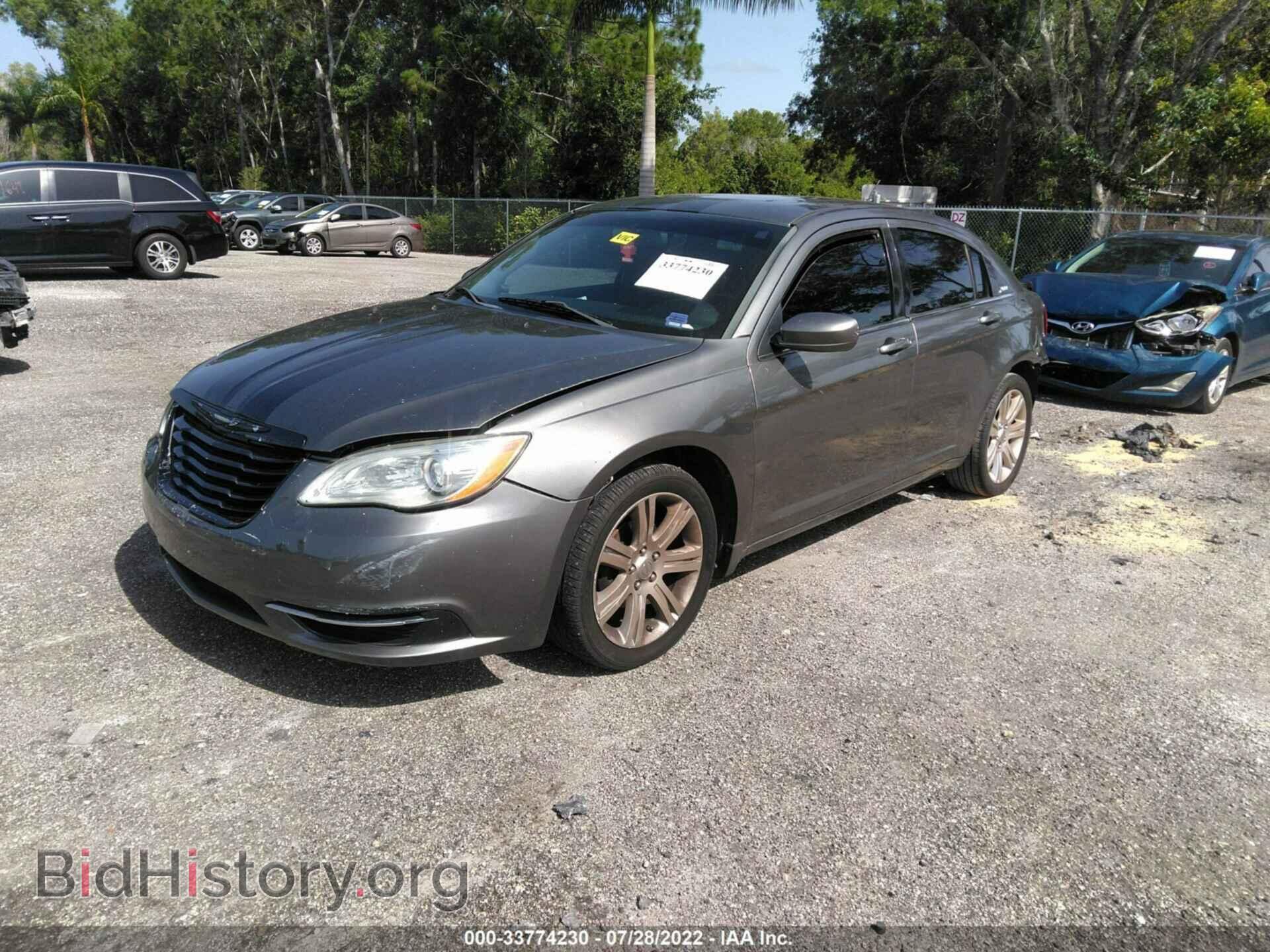 2013 CHRYSLER 200 - VIN: 1C3CCBBB1DN574215 - Фото 2