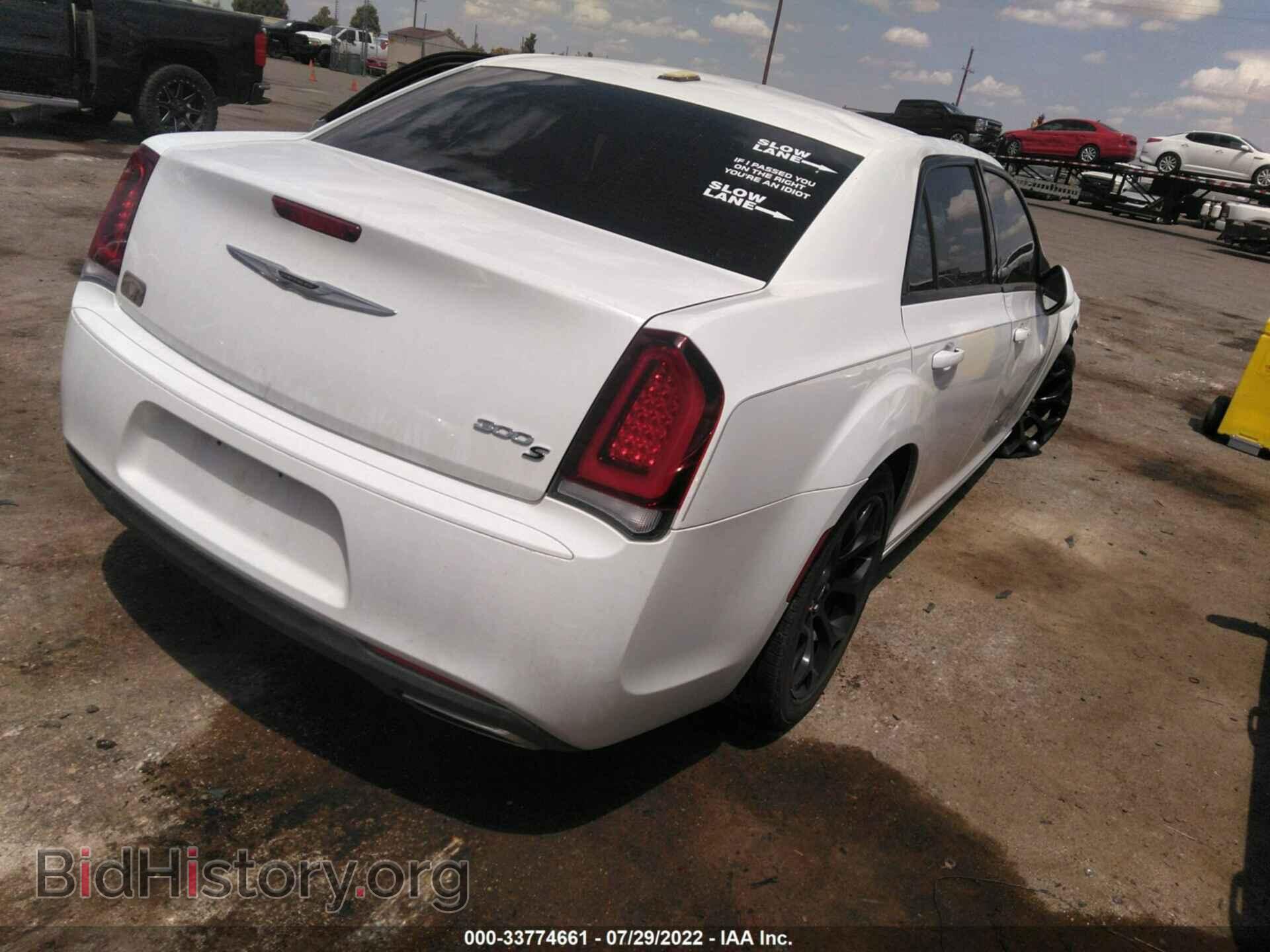 2019 CHRYSLER 300 - VIN: 2C3CCABG7KH686142 - Фото 4