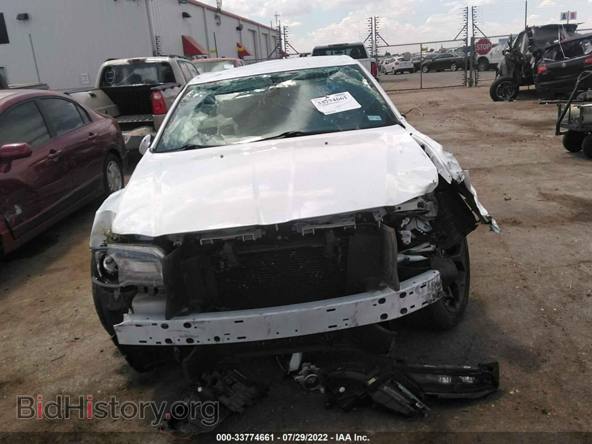 2019 CHRYSLER 300 - VIN: 2C3CCABG7KH686142 - Фото 6