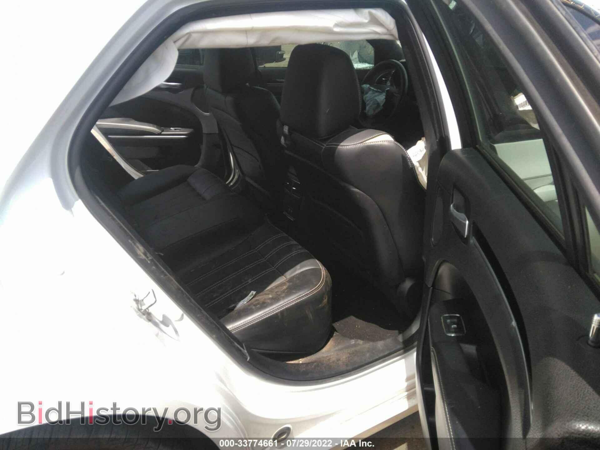 2019 CHRYSLER 300 - VIN: 2C3CCABG7KH686142 - Фото 8