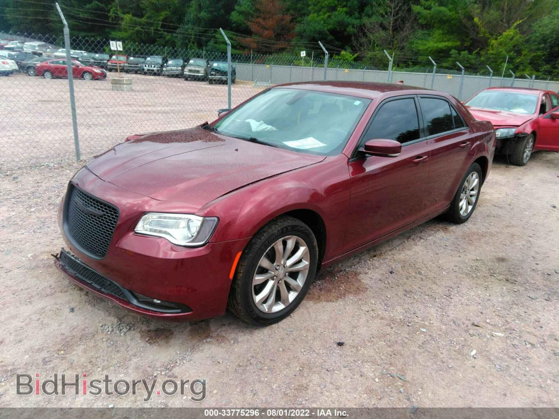 2016 CHRYSLER 300 - VIN: 2C3CCARG0GH136312 - Фото 2