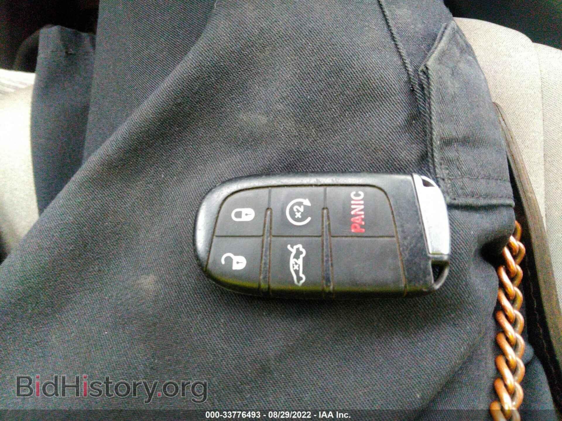 2014 CHRYSLER 300 - VIN: 2C3CCAGG5EH342001 - Фото 11