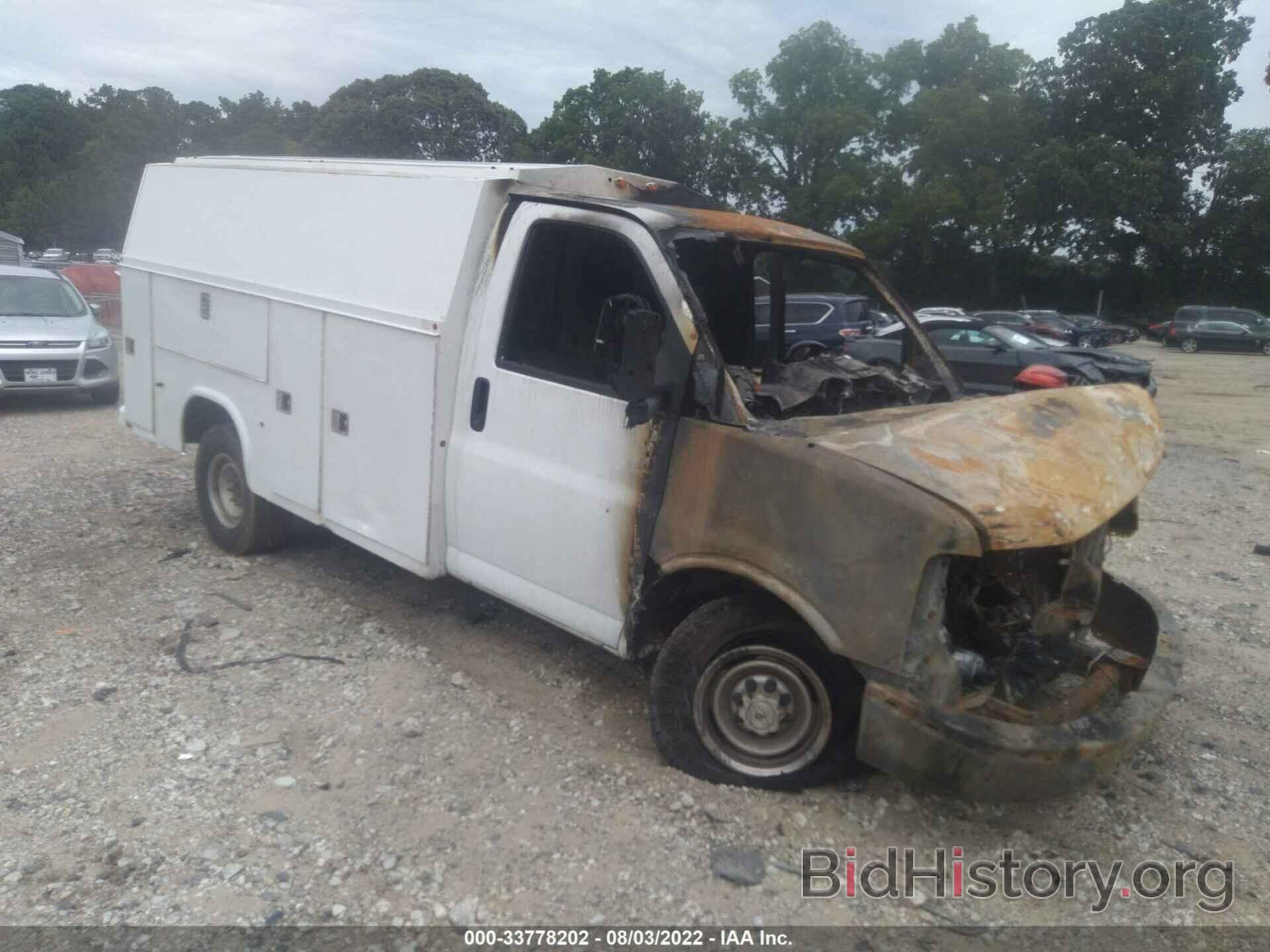 Photo 1GBHG31K581215948 - CHEVROLET EXPRESS COMMERCIAL 2008