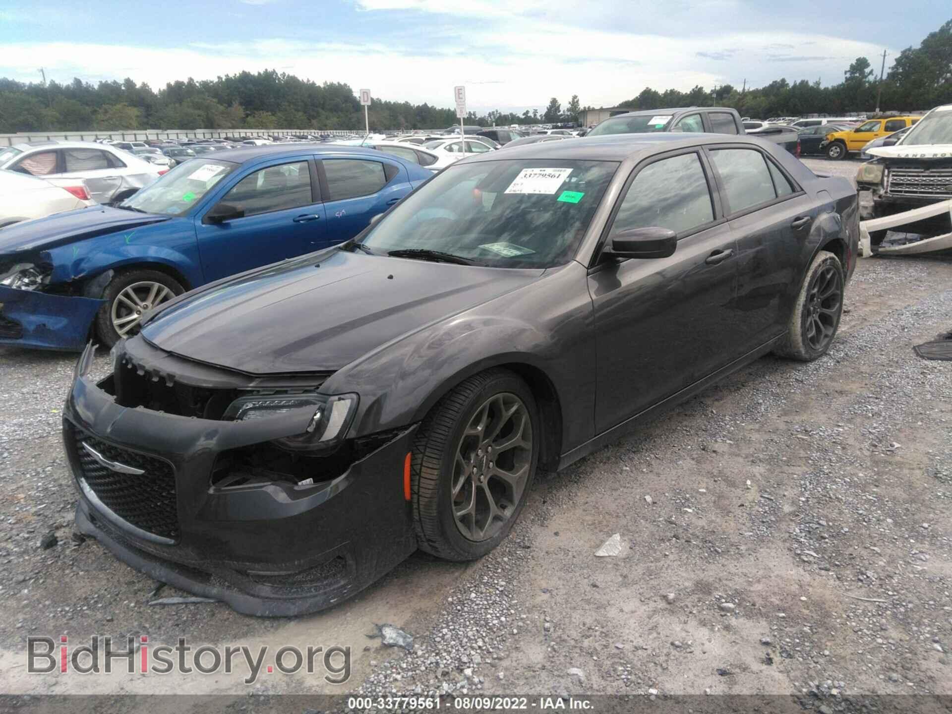 2017 CHRYSLER 300 - VIN: 2C3CCABG7HH664800 - Фото 2
