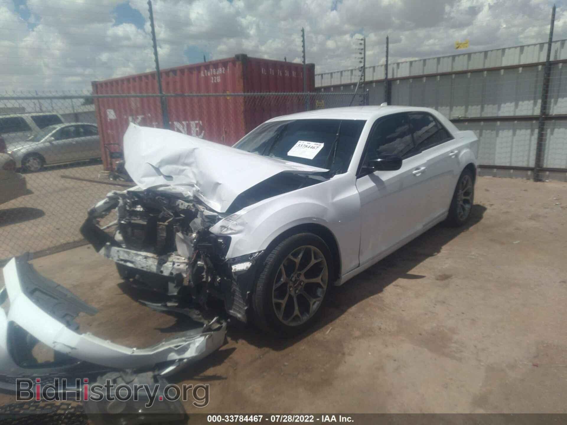 2018 CHRYSLER 300 - VIN: 2C3CCAAGXJH281988 - Фото 2