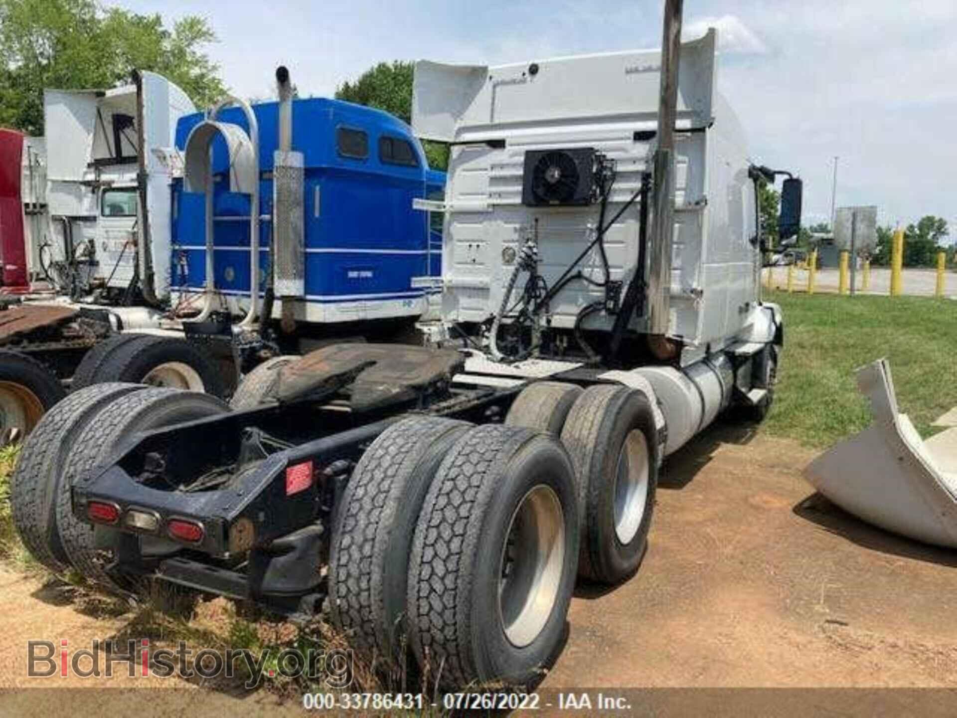 2015 VOLVO VN - VIN: 4V4NC9EH7FN185177 - Фото 4