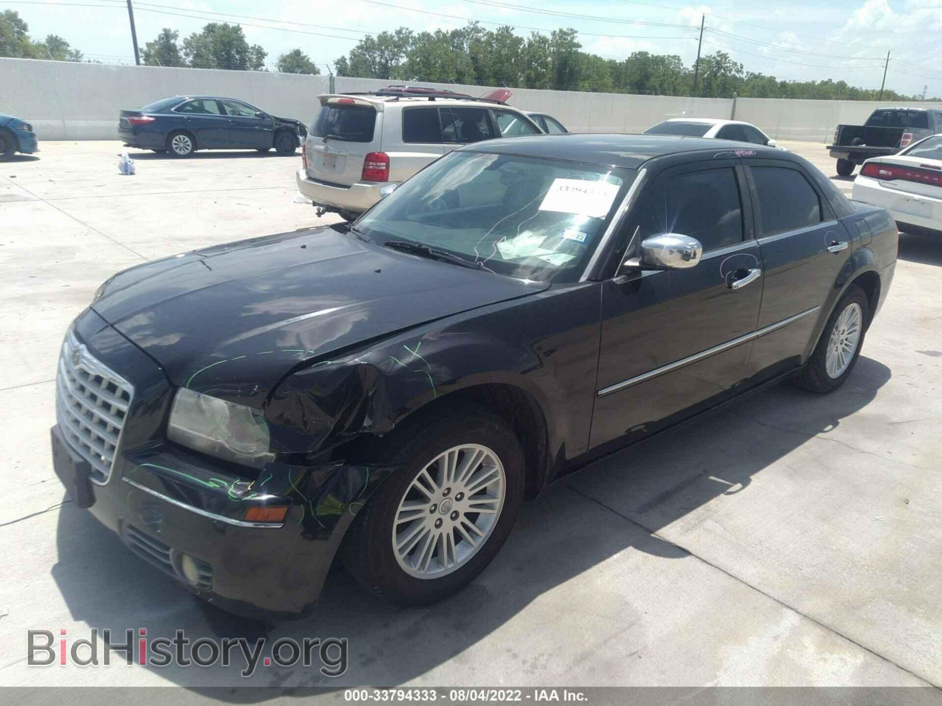 2010 CHRYSLER 300 - VIN: 2C3CA5CV2AH230493 - Фото 2