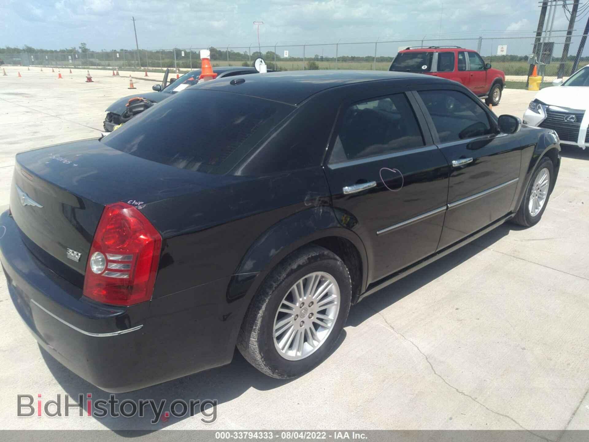2010 CHRYSLER 300 - VIN: 2C3CA5CV2AH230493 - Фото 4