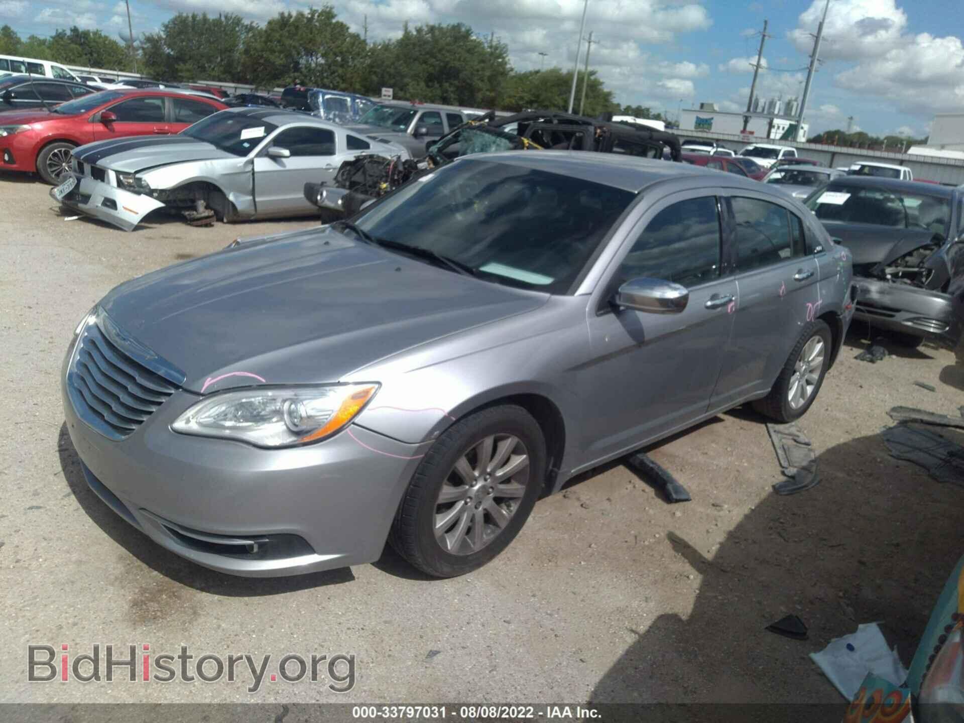2013 CHRYSLER 200 - VIN: 1C3CCBCG8DN528228 - Photo 2