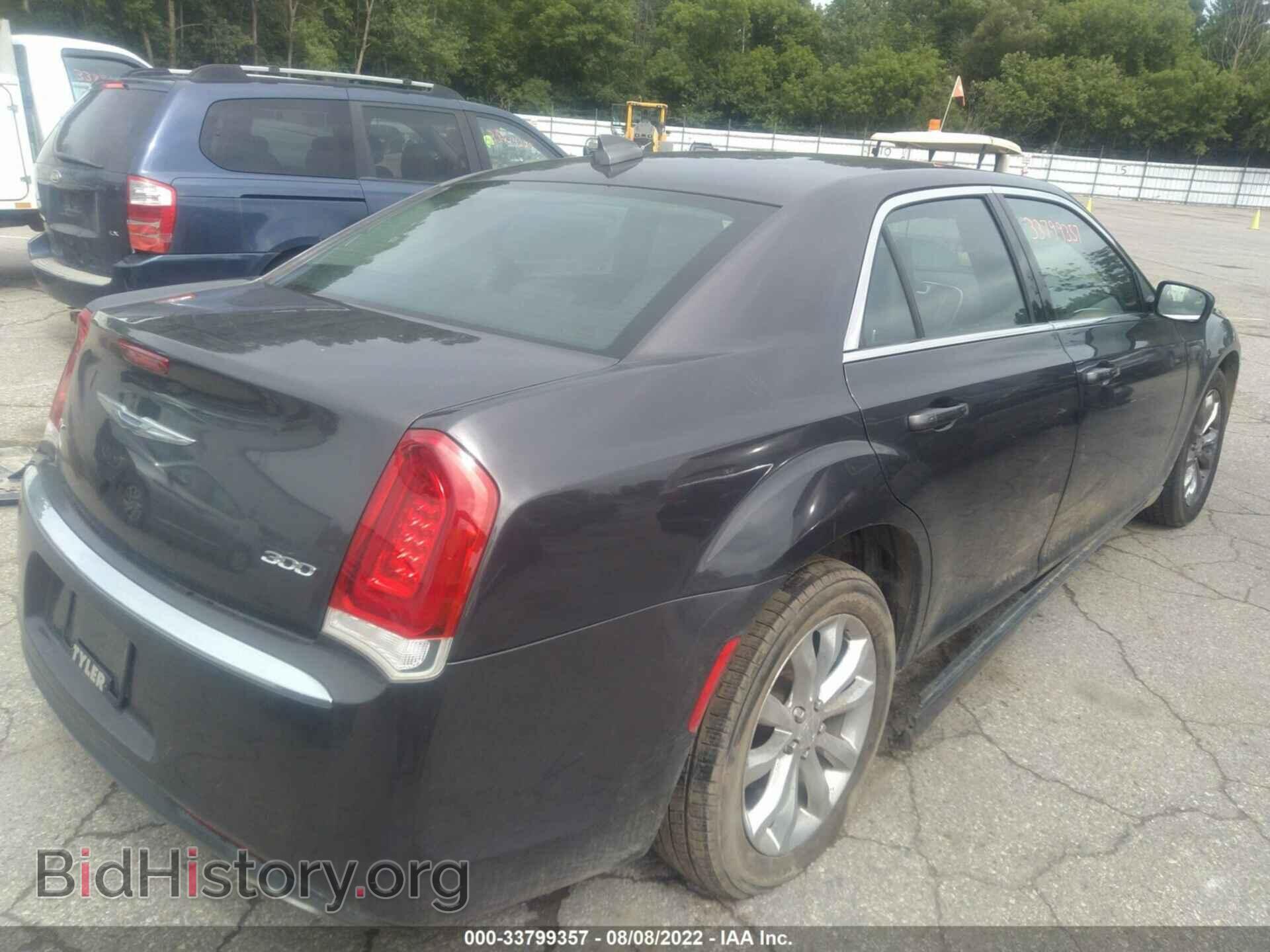 2016 CHRYSLER 300 - VIN: 2C3CCARG0GH220467 - Фото 4