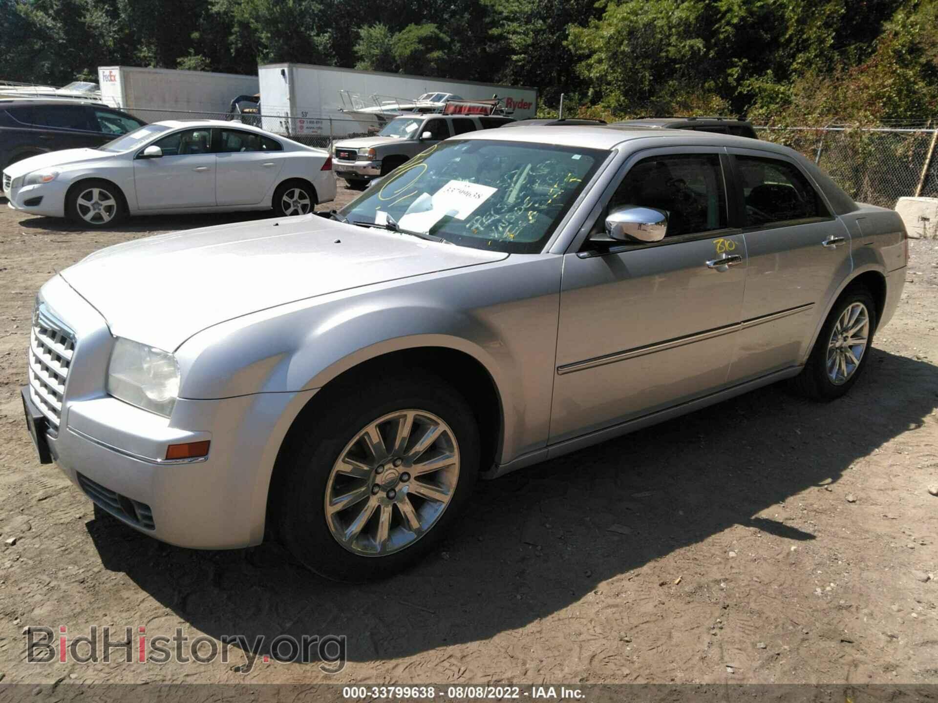 2010 CHRYSLER 300 - VIN: 2C3CA5CV6AH328104 - Фото 2